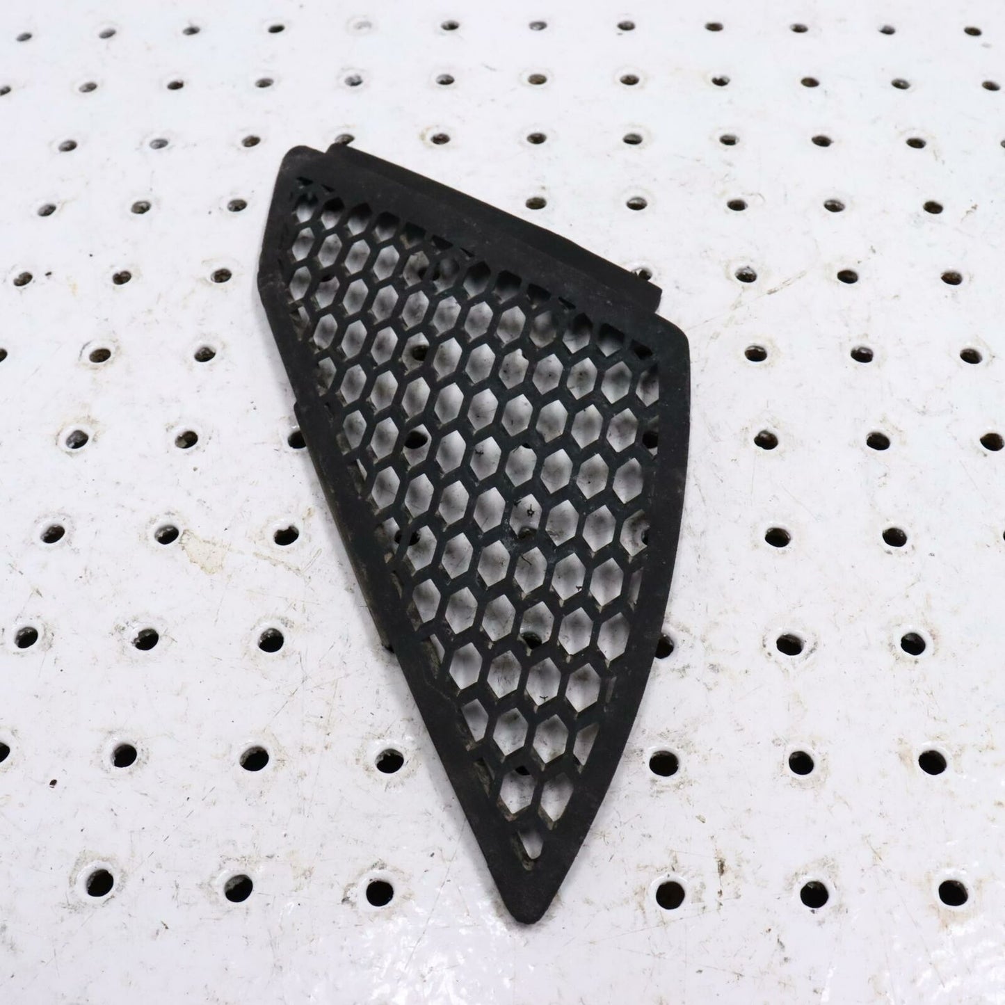 2006 POLARIS FUSION 700 RIGHT HOOD LOUVER SCREEN VENT COVER 5435623-070