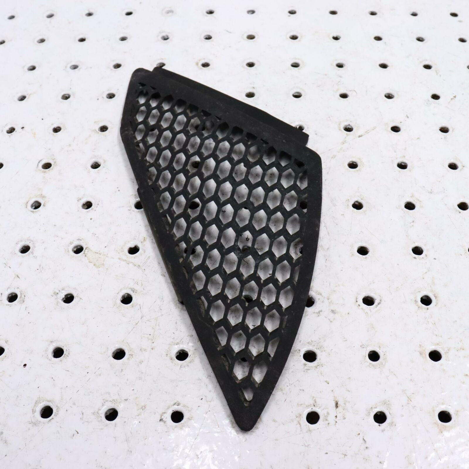 2006 POLARIS FUSION 700 RIGHT HOOD LOUVER SCREEN VENT COVER 5435623-070