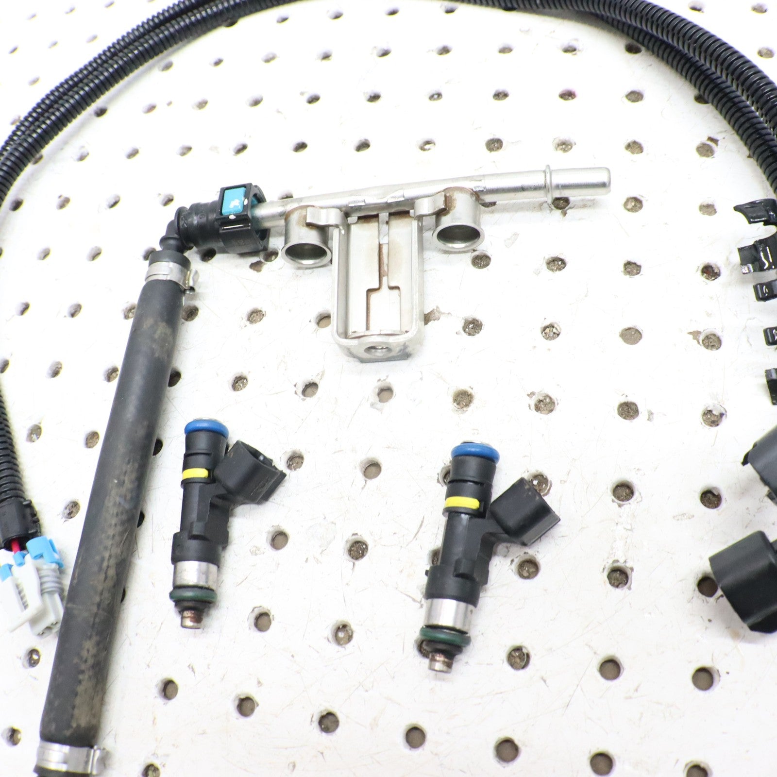 2013 Polaris Ranger 800 Fuel Rail 2521027; 2521101; 1204318; 1204319 