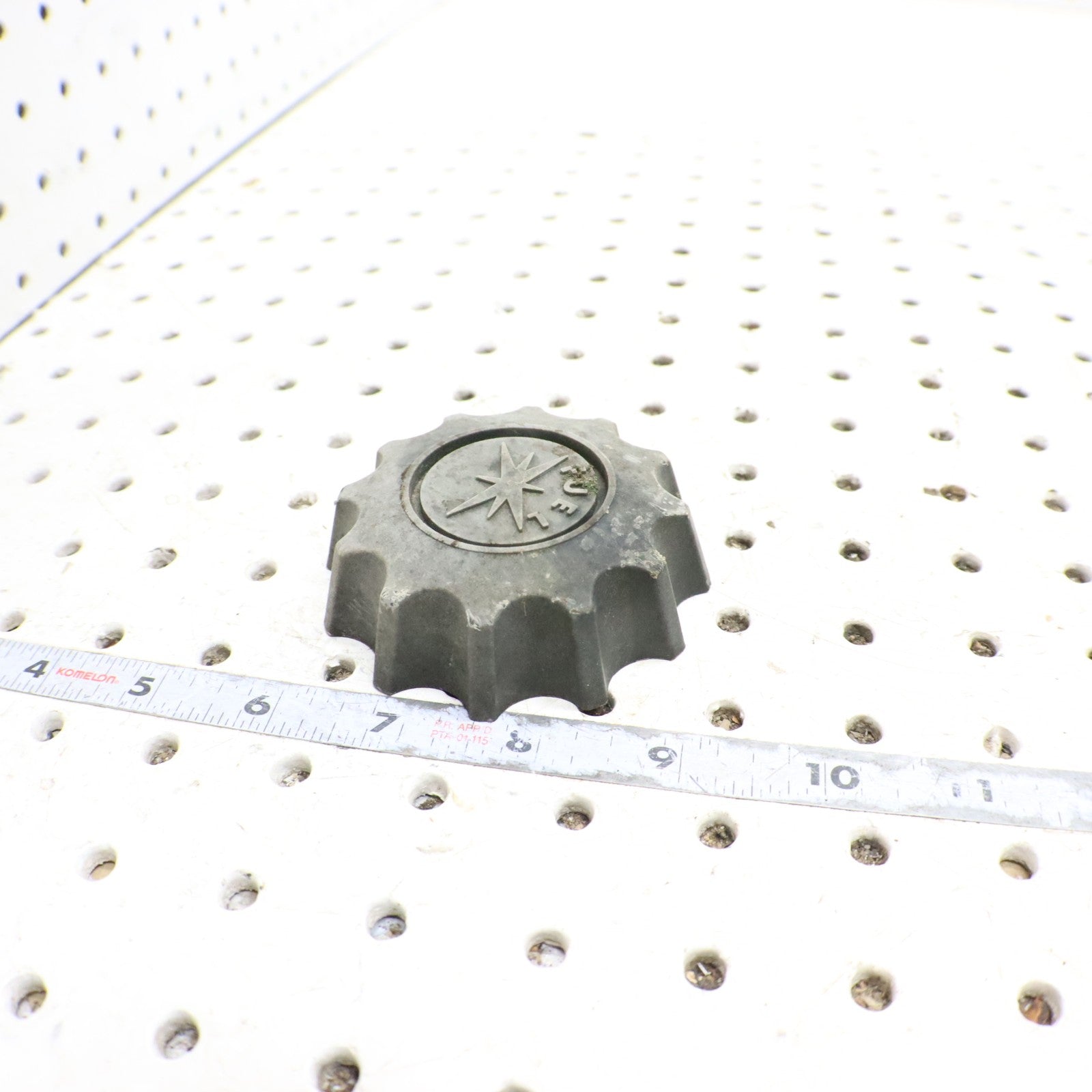 1995 Polaris Xplorer 400 Gas Tank Cap Cover Lid 5430725