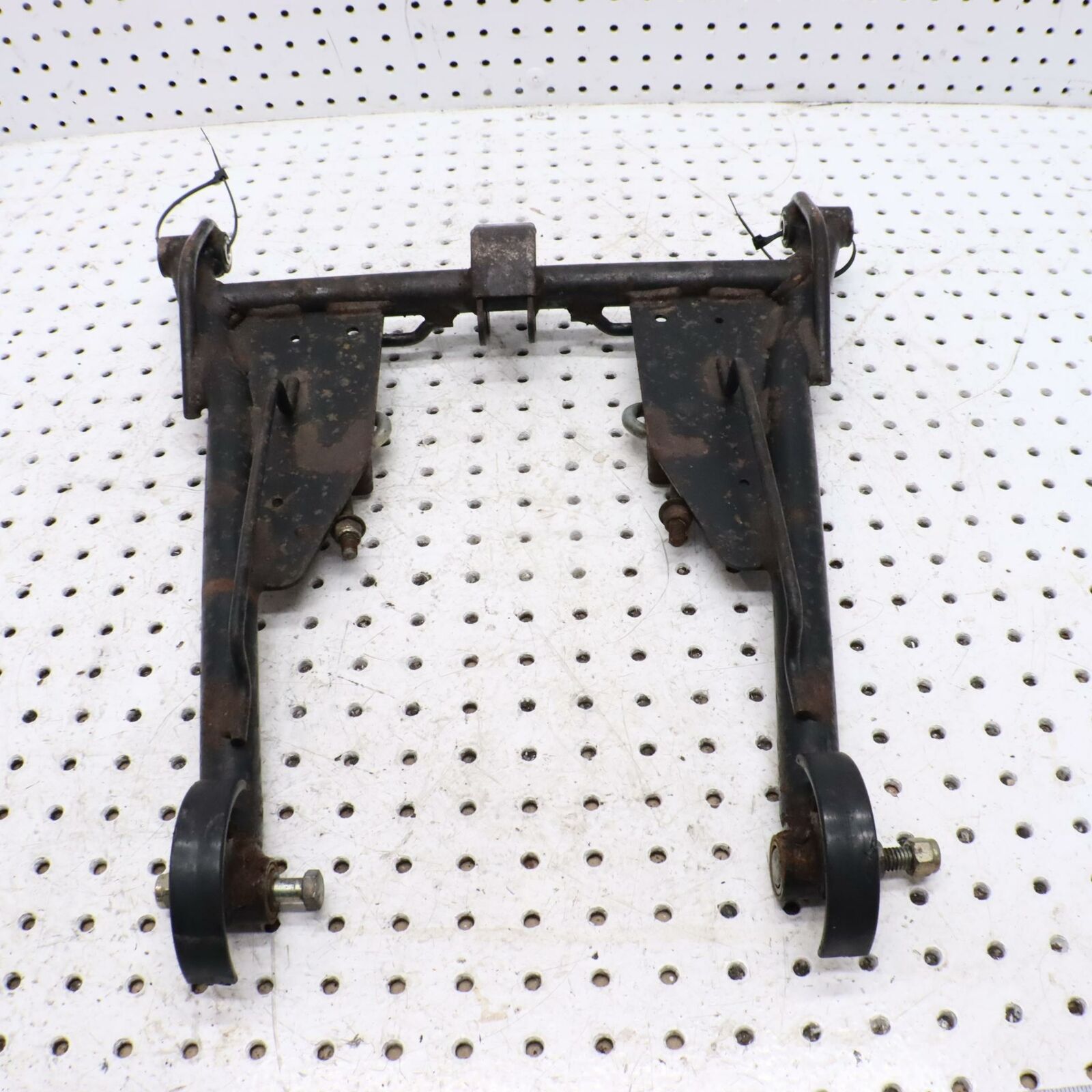2002 ARCTIC CAT ZR 600 REAR BACK SUSPENSION FRONT TORQUE PIVOT ARM 0704-623