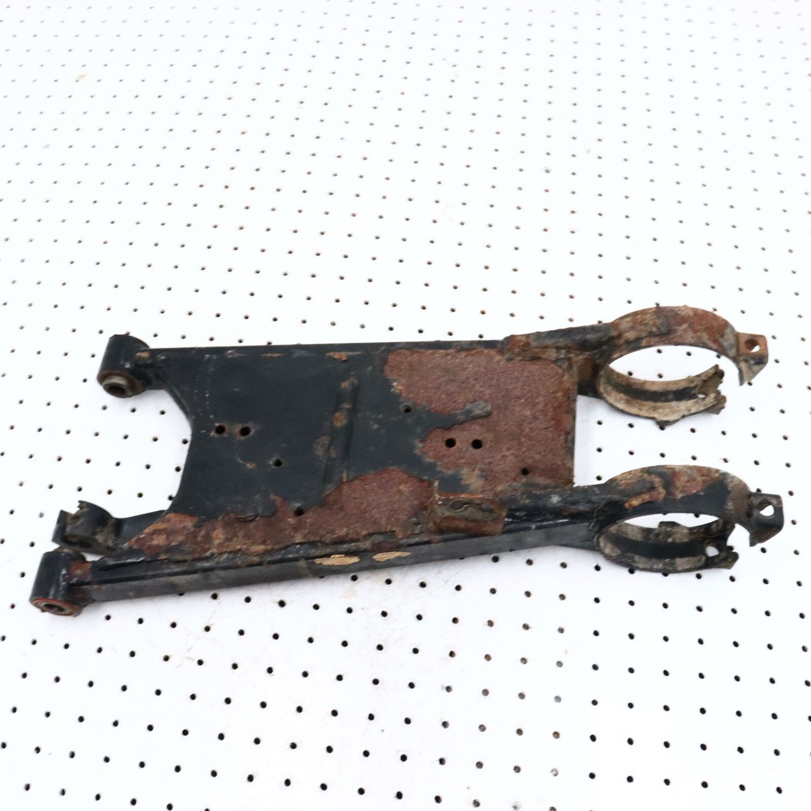 1996 POLARIS XPLORER 400L REAR SWINGARM BACK SUSPENSION SWING ARM 1580090