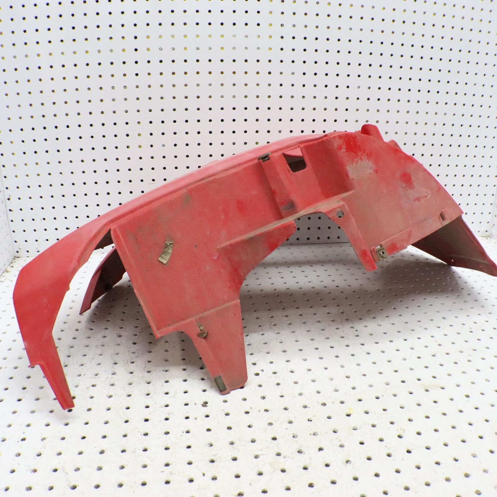 2013 YAMAHA GRIZZLY 700 FRONT FENDER RIGHT 1HP-F1556  RED