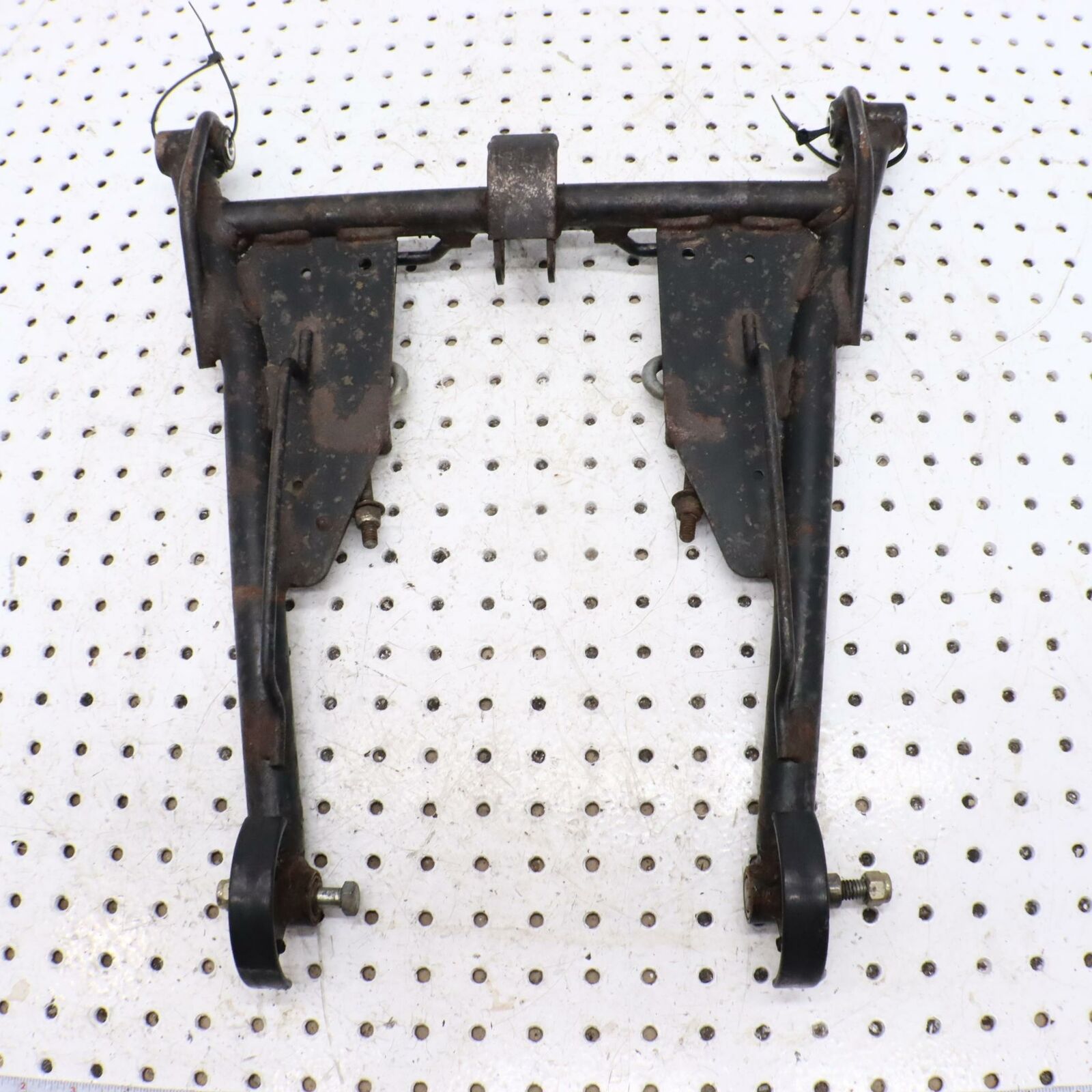 2002 ARCTIC CAT ZR 600 REAR BACK SUSPENSION FRONT TORQUE PIVOT ARM 0704-623