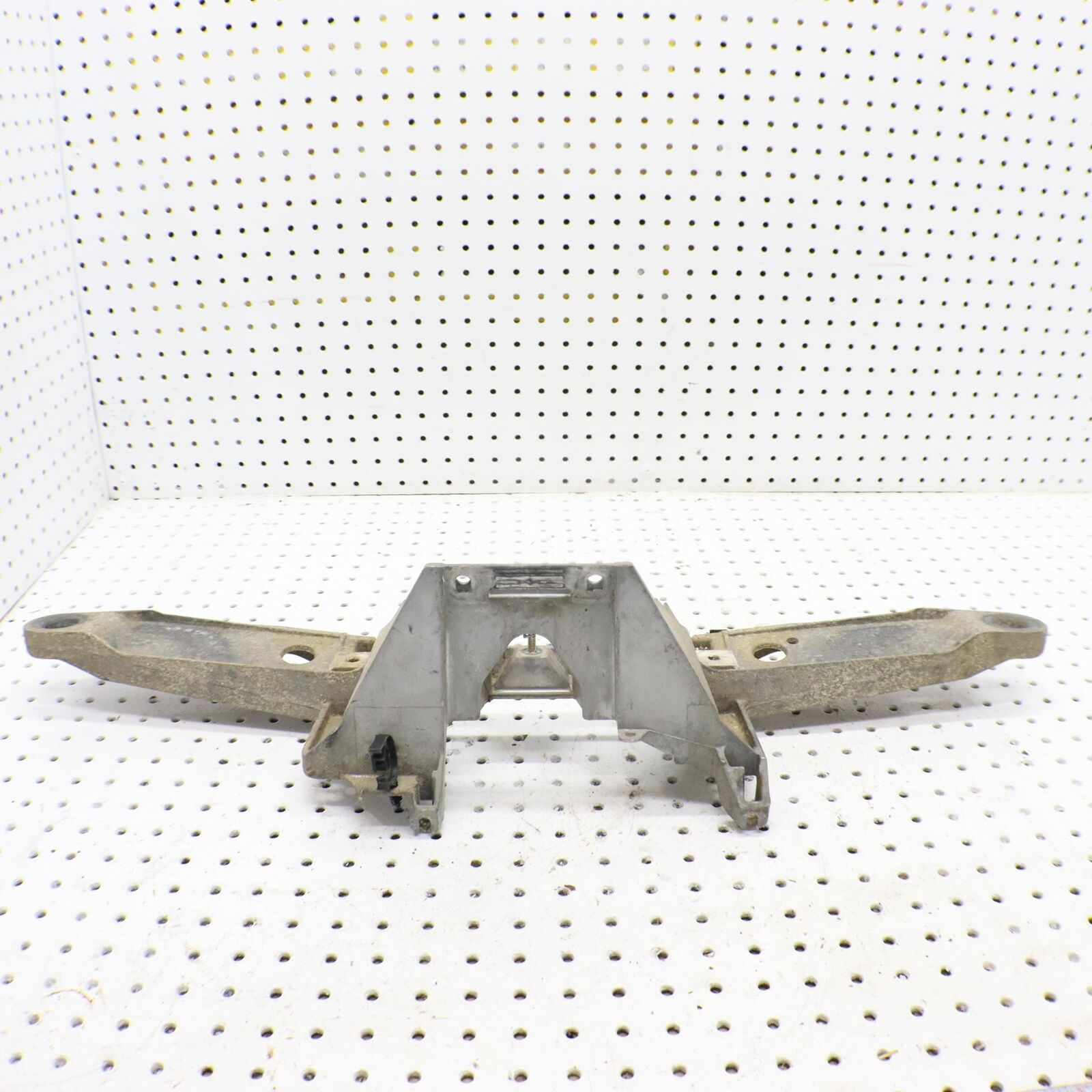 2013 POLARIS SPORTSMAN 550 BULKHEAD FRAME SUPPORT RACK MOUNT  5632354