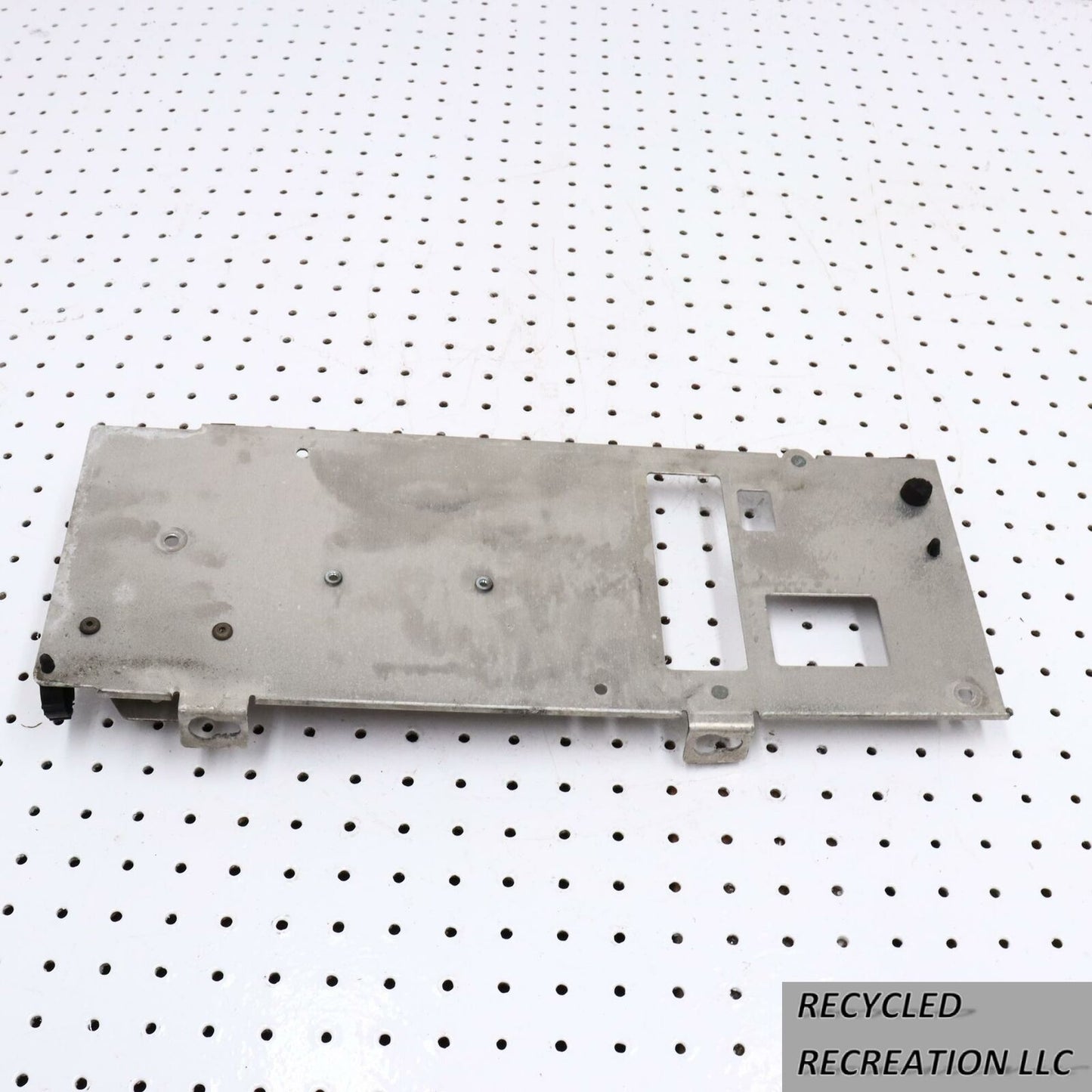 2007 POLARIS IQ 600 ASM PLATE, ELEC CENTER 1015761