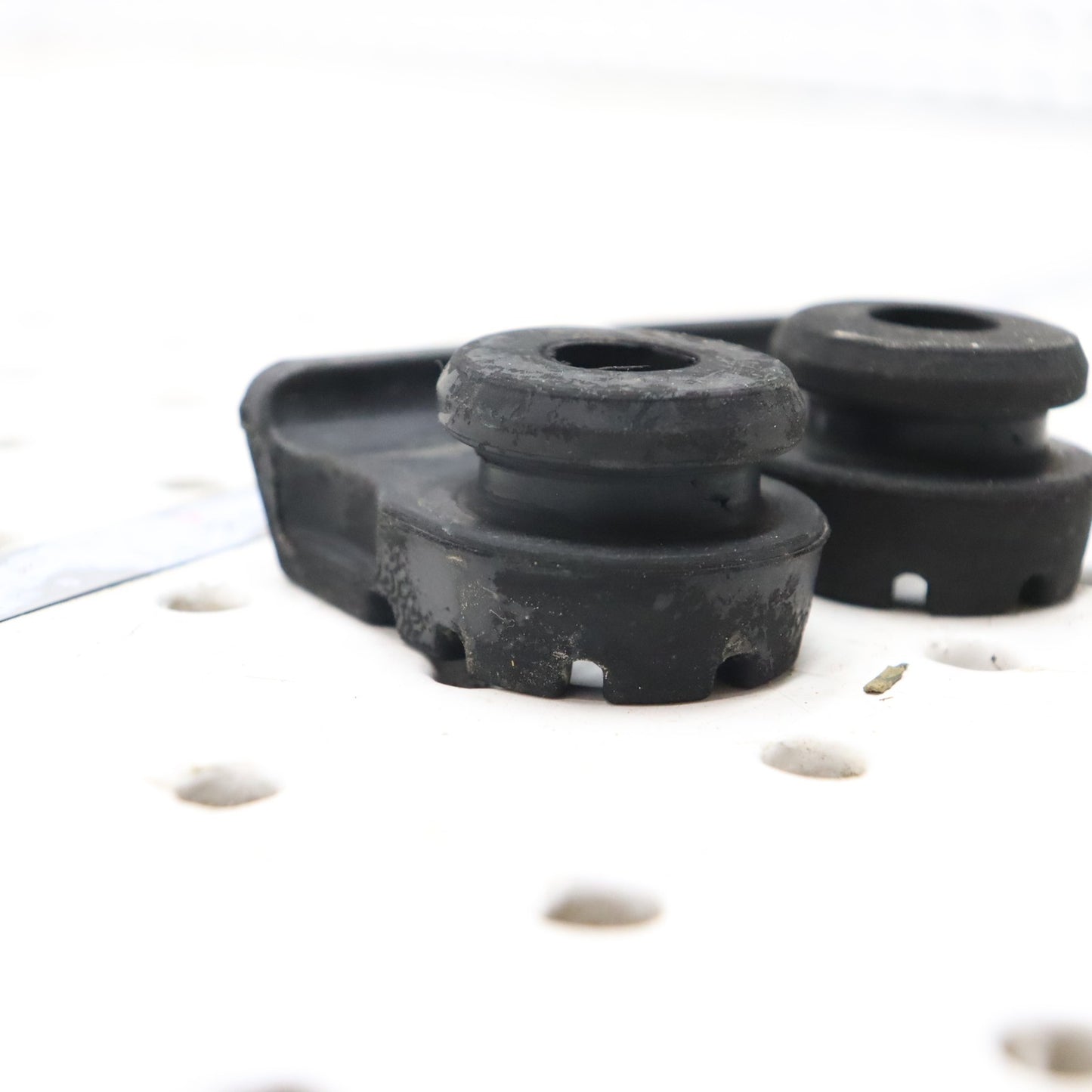 2016 Polaris Sportsman 570 SEAT LATCH GROMMET 5415539