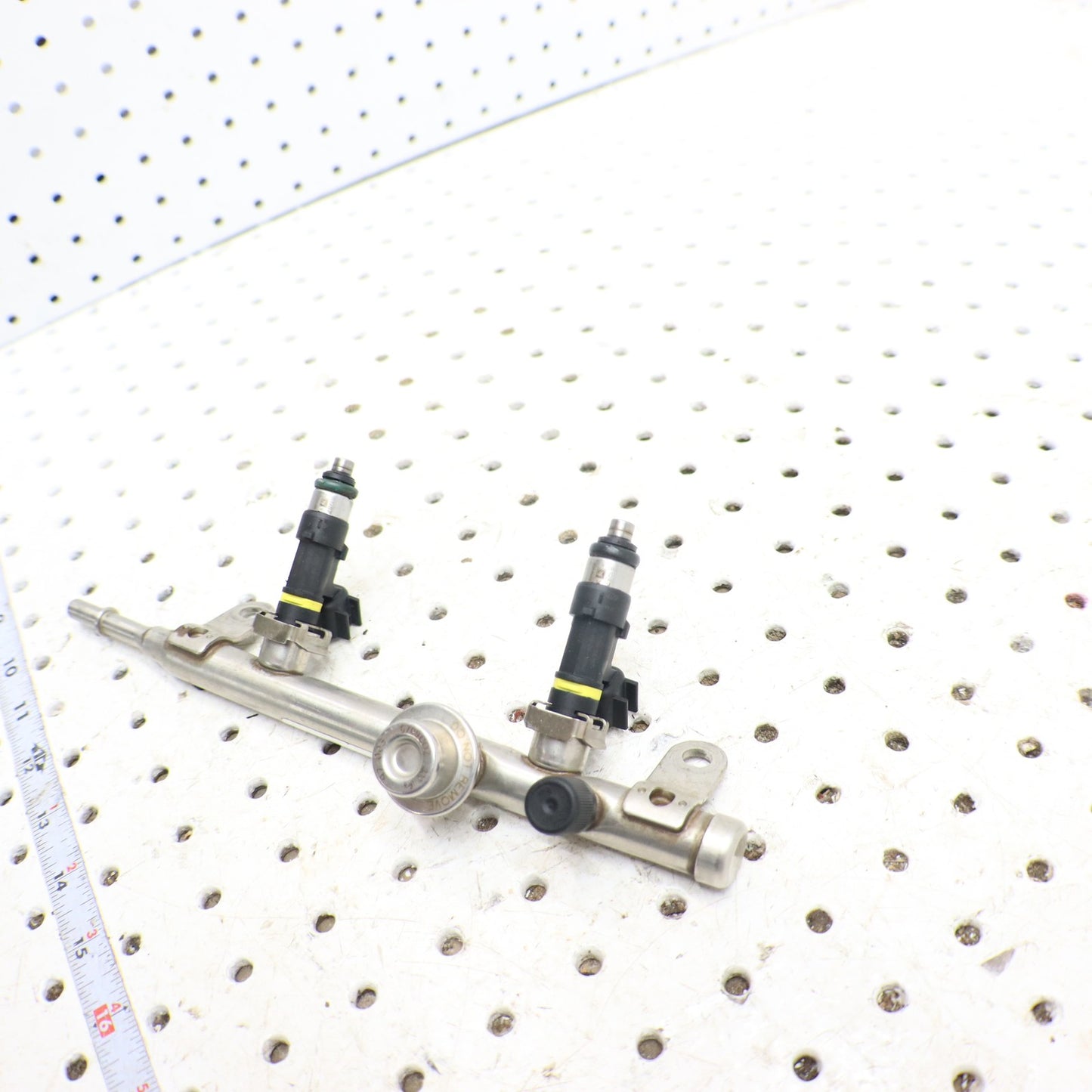 2009 Polaris Sportsman Xp 850 Fuel Rail & INJECTORS 2520563; 1203568