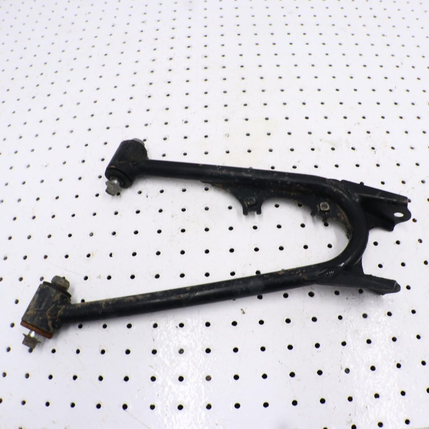 2013 YAMAHA GRIZZLY 700 REAR BACK UPPER RIGHT CONTROL A ARM 1HP-F2172-00-00 