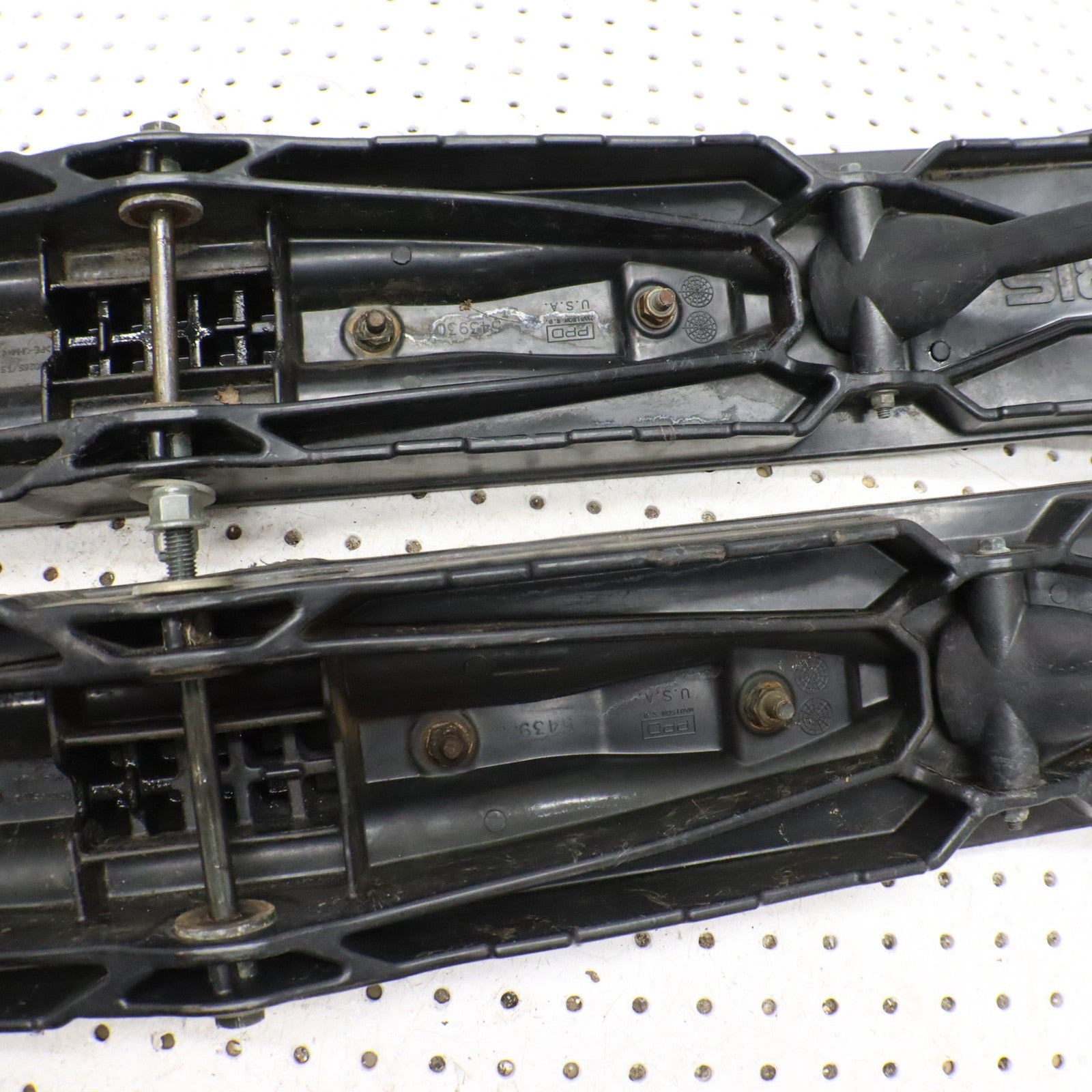 2016 Polaris Rush 800 Skis 1823916-070; 1825027-070 