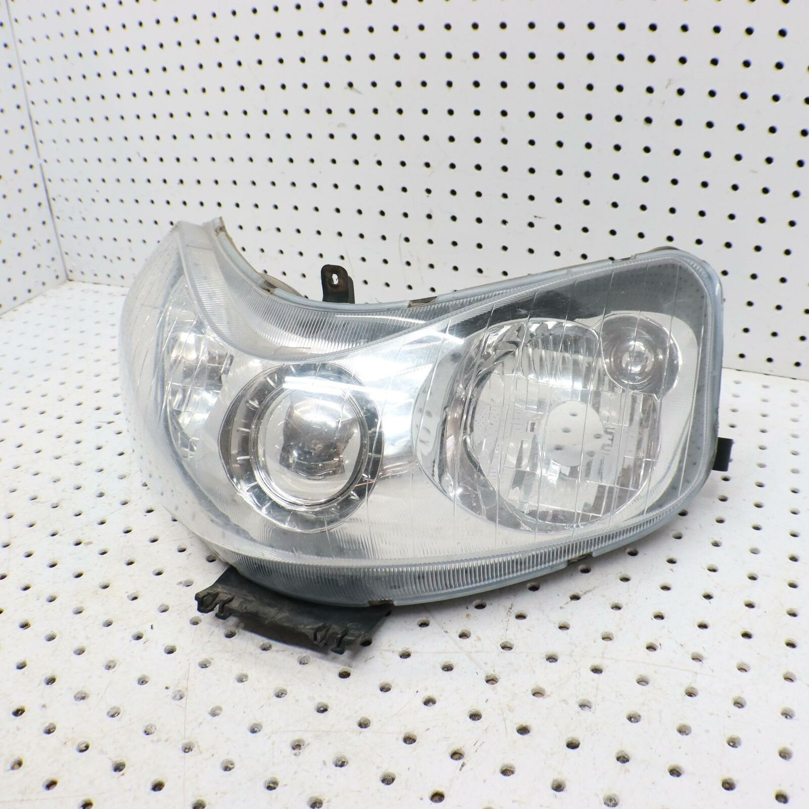 2006 POLARIS RMK 700 FRONT HEAD LIGHT LAMP HEADLIGHT 2410397