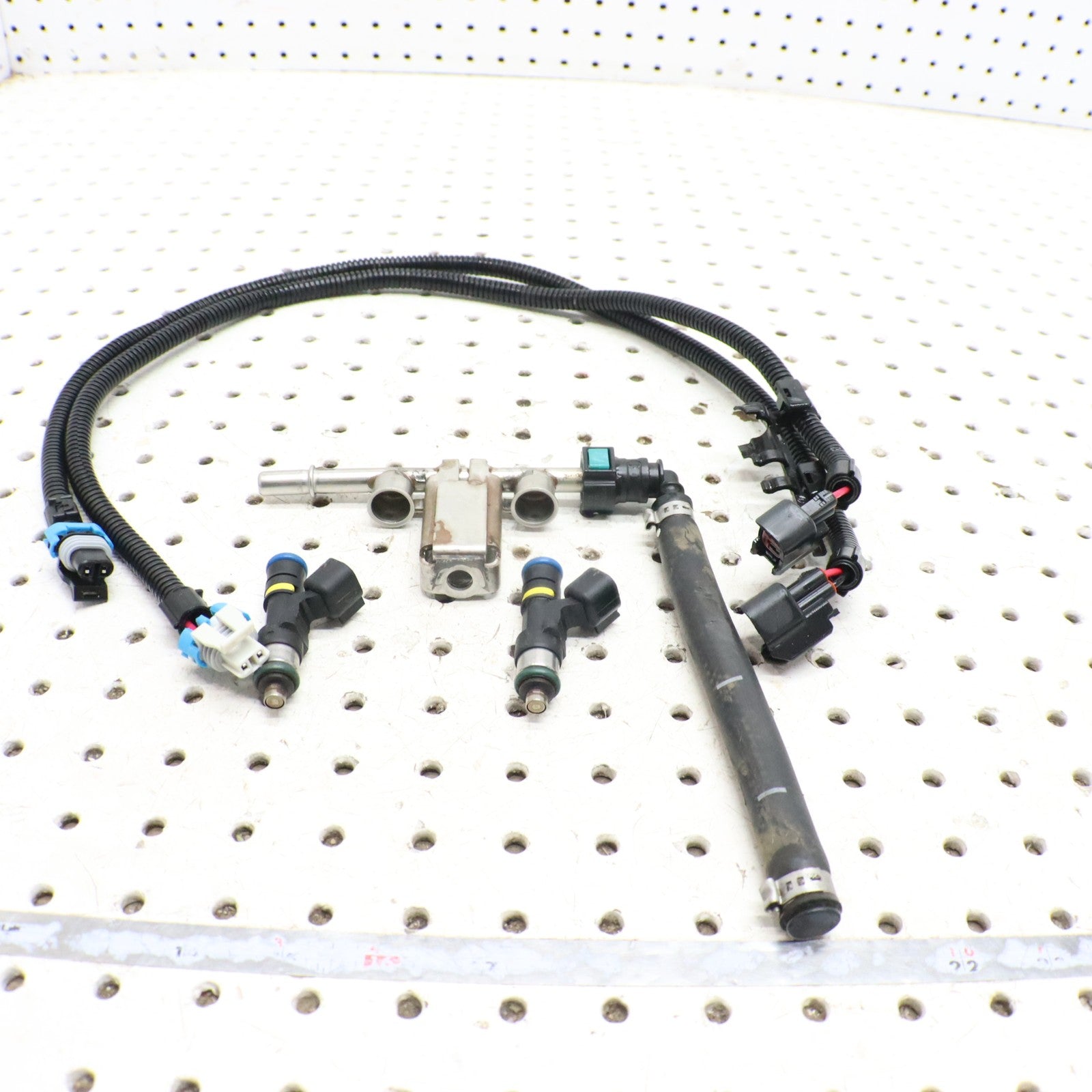 2013 Polaris Ranger 800 Fuel Rail 2521027; 2521101; 1204318; 1204319 