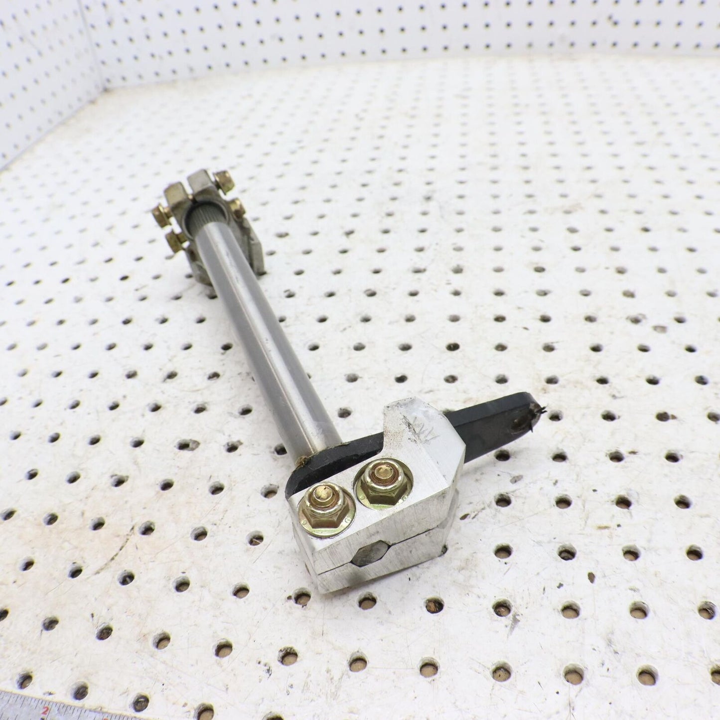 2005 ARCTIC CAT SABERCAT 600  STEERING PIVOT BELLCRANK DRIVER 1705-159 1705-178
