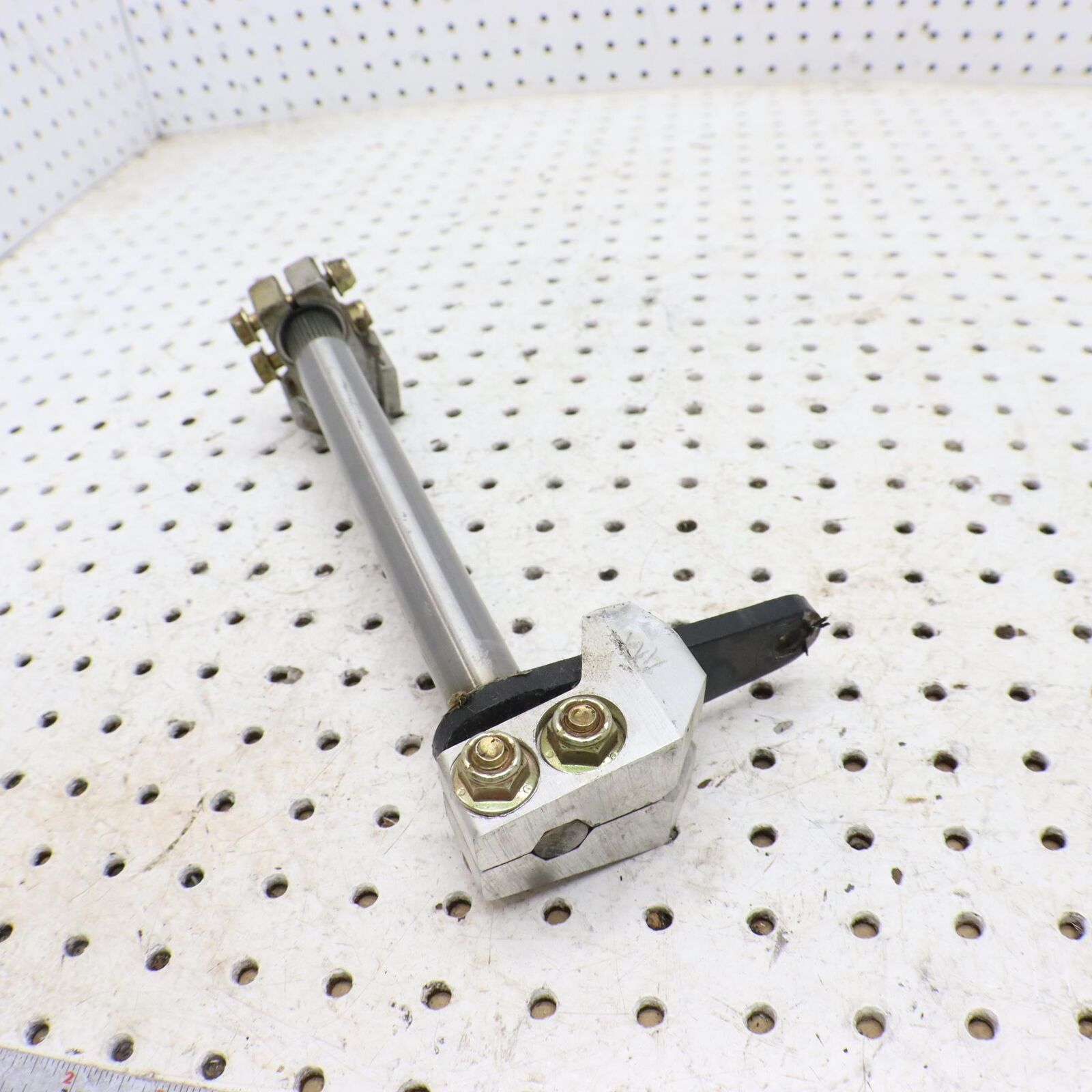 2005 ARCTIC CAT SABERCAT 600  STEERING PIVOT BELLCRANK DRIVER 1705-159 1705-178
