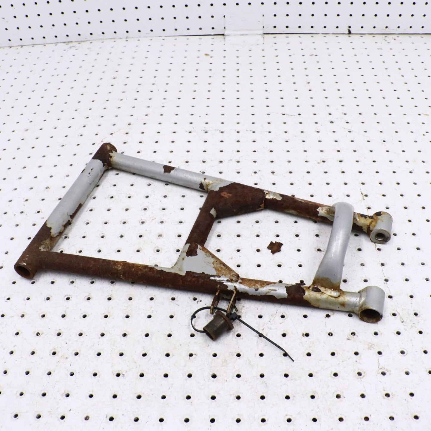 2002 ARCTIC CAT ZR 600 RIGHT FRONT LOWER SUSPENSION CONTROL A ARM 0703-644