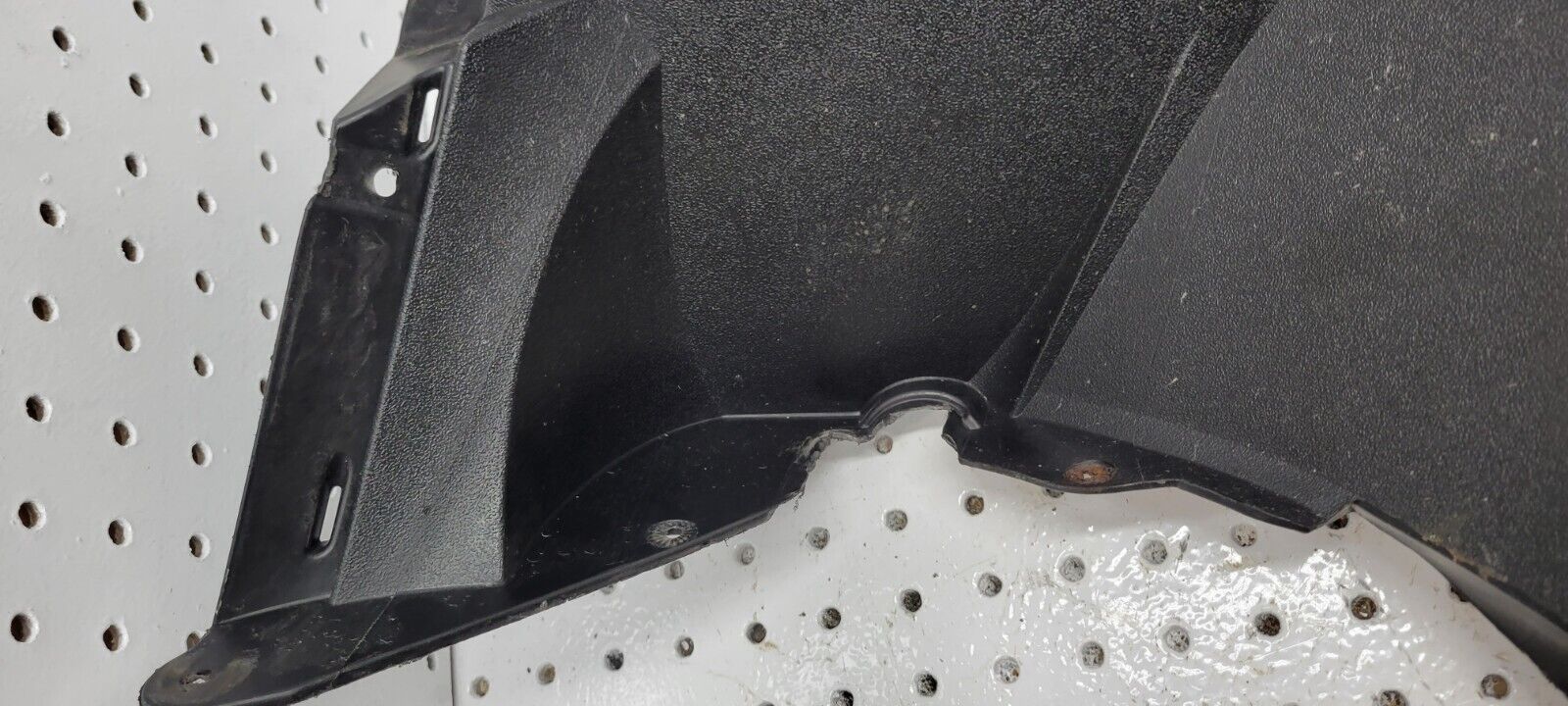 2011 ARCTIC CAT M8 LEFT SIDE LOWER BELLY PAN PANEL COVER COWL 3706-429