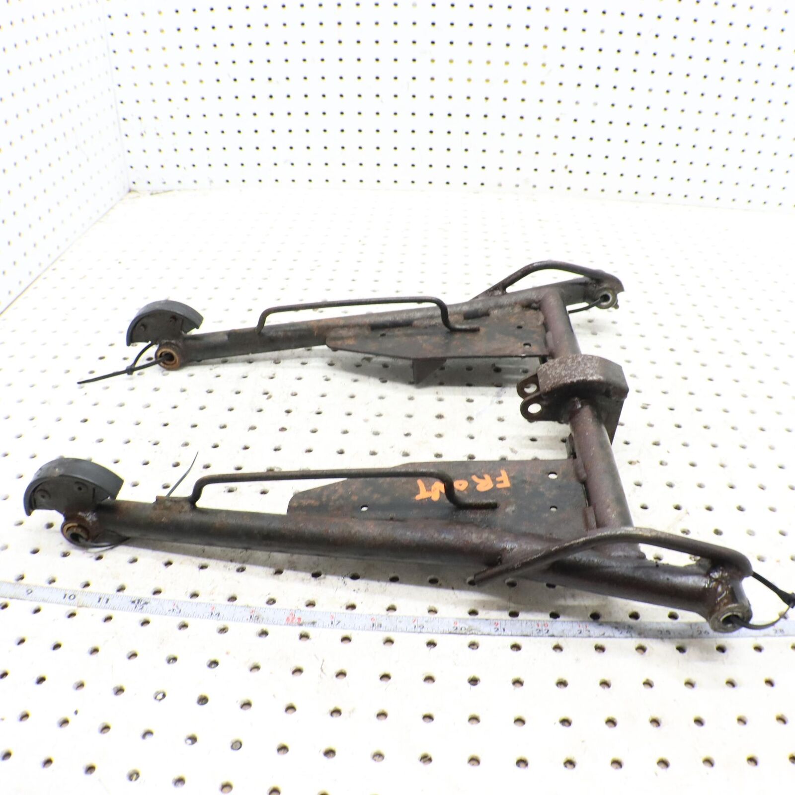 2002 ARCTIC CAT ZR 600 REAR BACK SUSPENSION FRONT TORQUE PIVOT ARM 0704-623