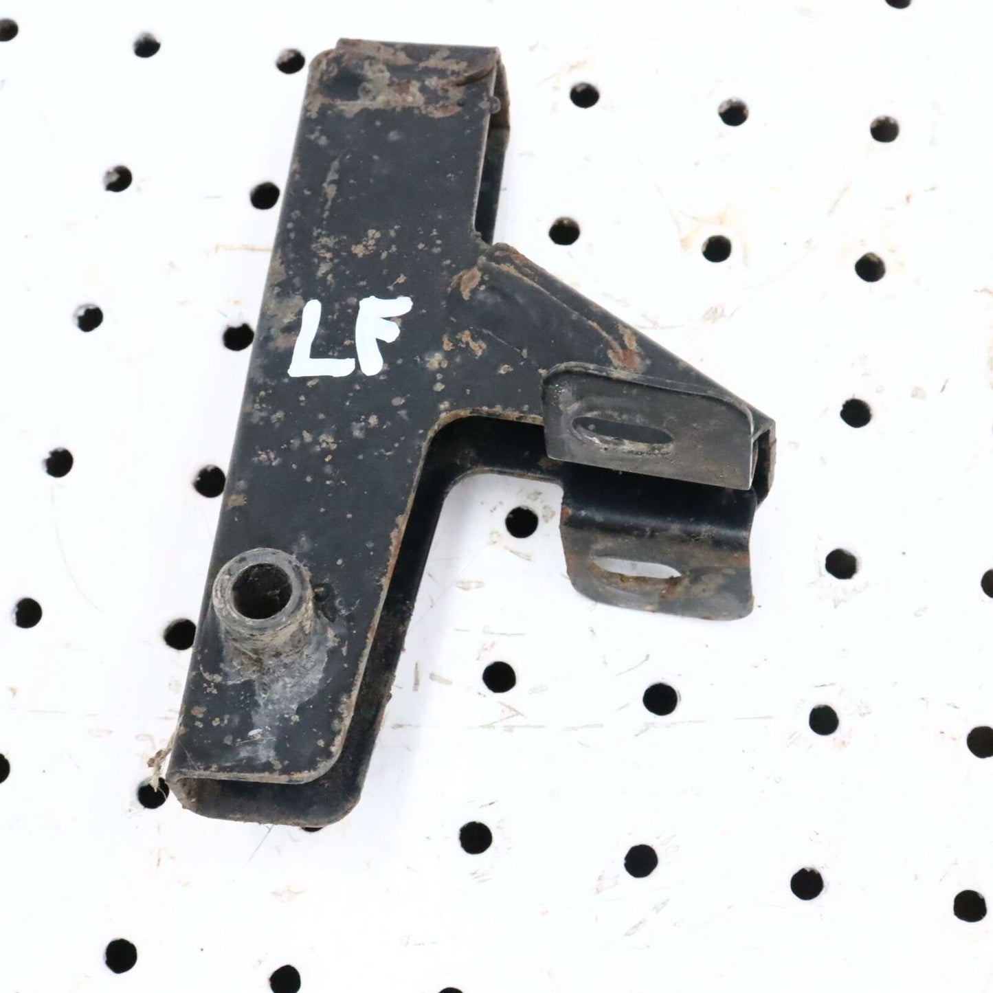 2000 POLARIS SPORTSMAN 500 FRONT LEFT RACK SUPPORT 1013210-067; 1040554-067