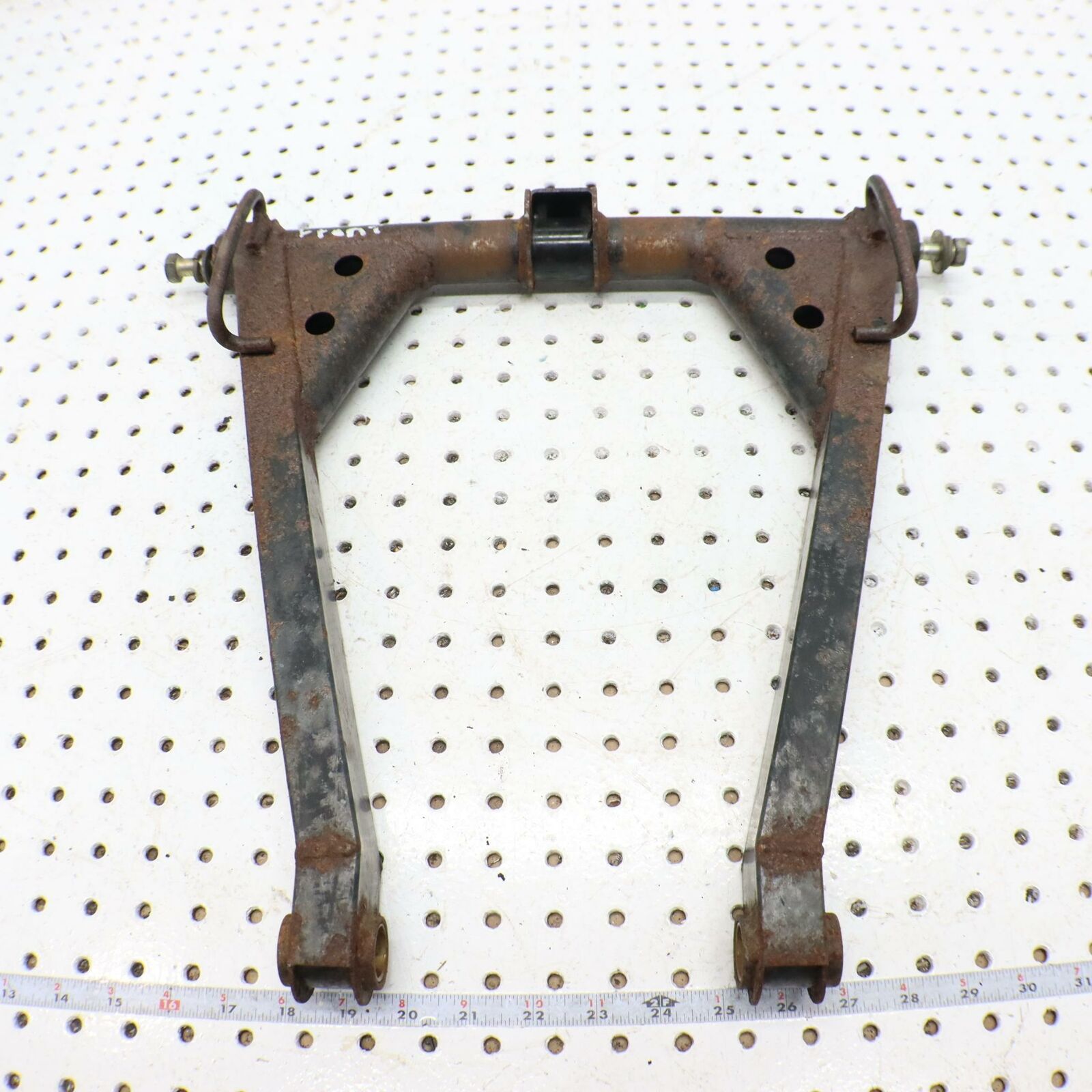 2007 POLARIS IQ 600 REAR SUSPENSION FRONT TORQUE ARM 1541948-067 1542579-067