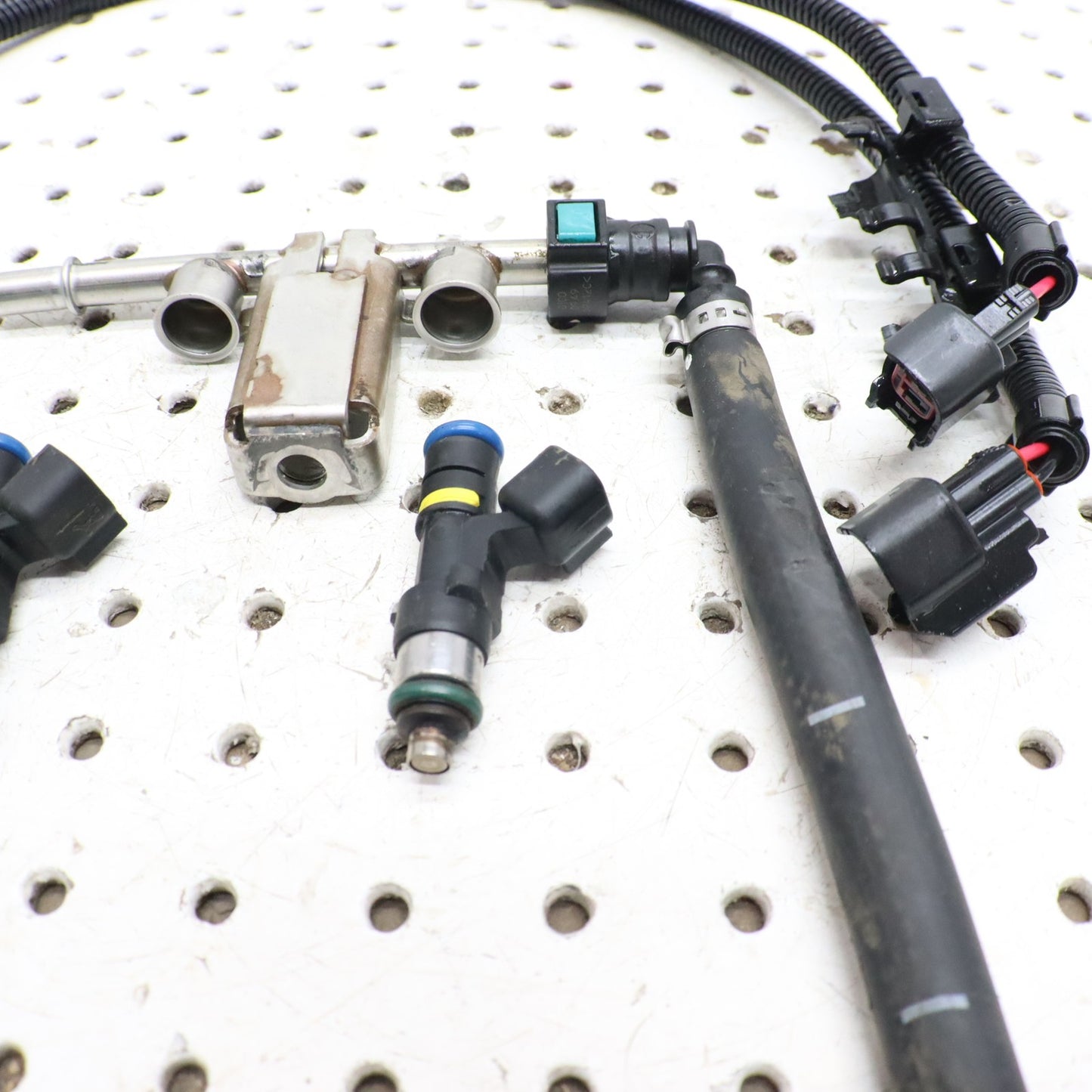 2013 Polaris Ranger 800 Fuel Rail 2521027; 2521101; 1204318; 1204319 