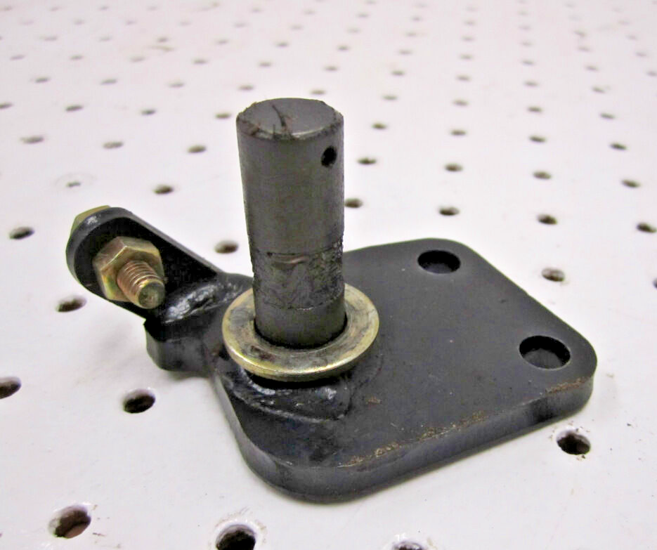 2014 KYMCO MXU 700i LE 4X4 BRAKE PEDAL MOUNT BRACKET 46501 46501-LFE9-E00