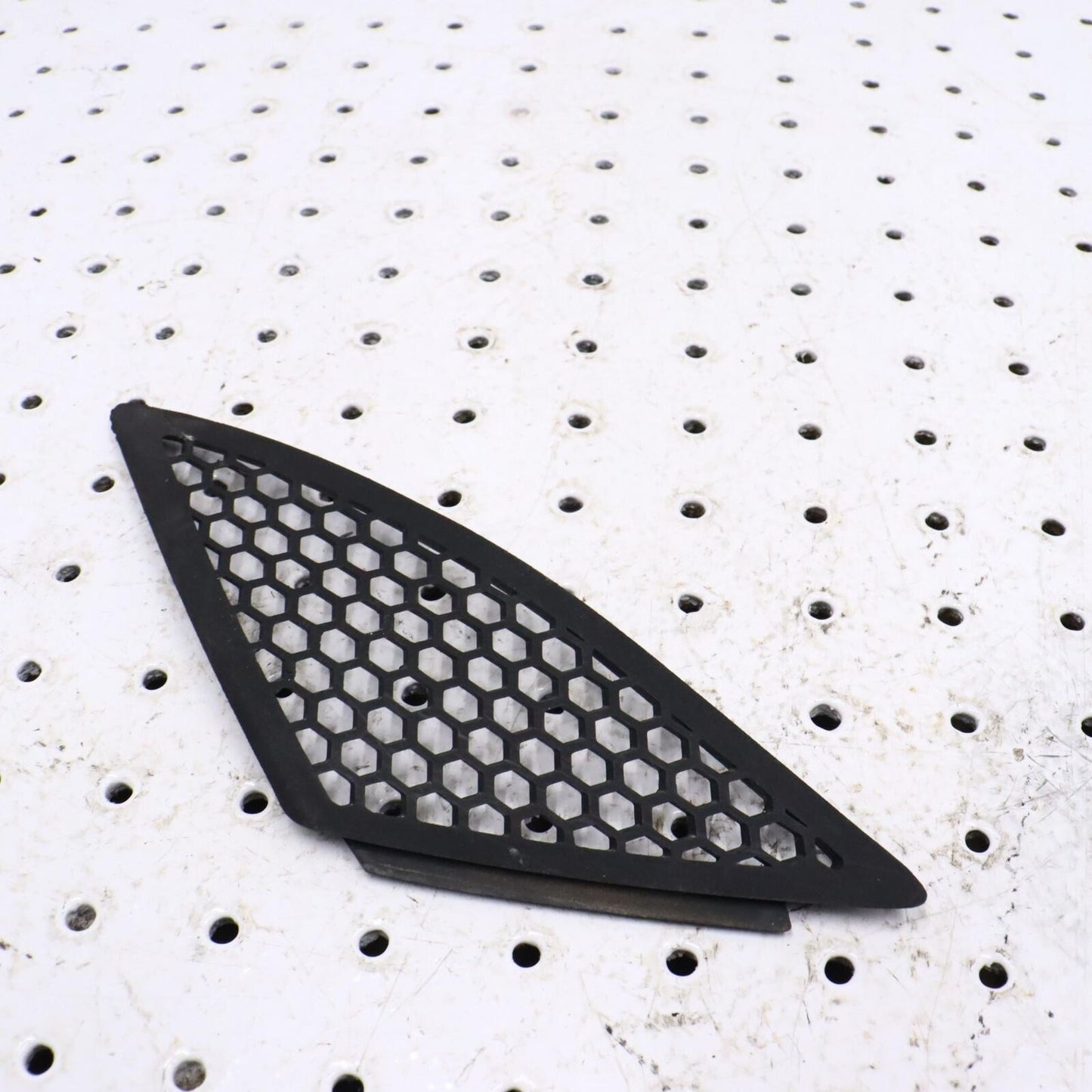2006 POLARIS FUSION 700 RIGHT HOOD LOUVER SCREEN VENT COVER 5435855-070 