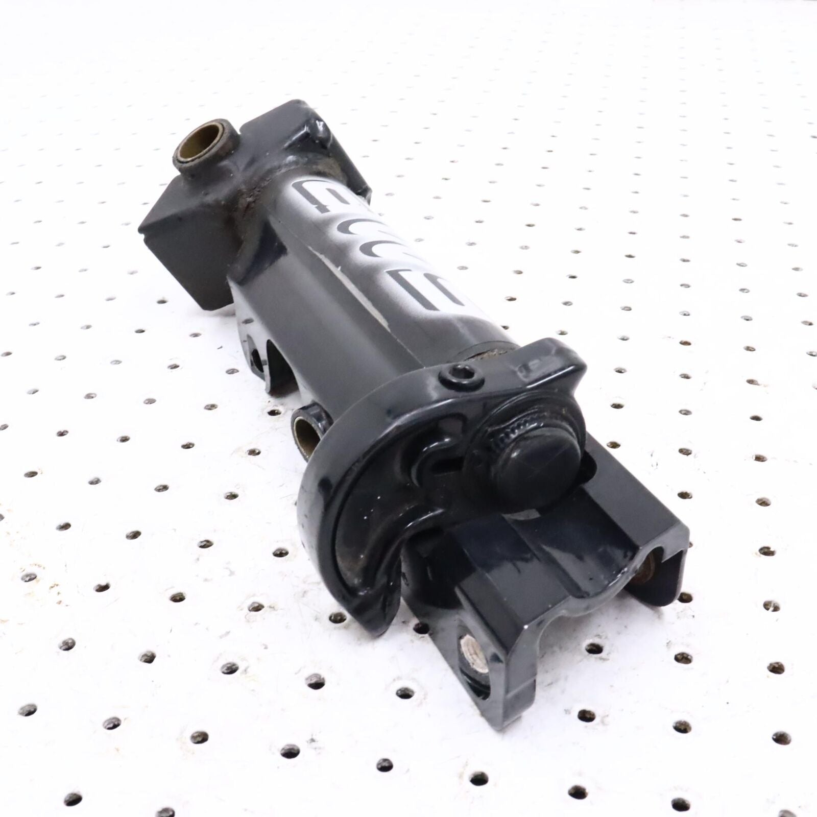 2005 ARCTIC CAT SABERCAT 600 LEFT FRONT STEERING ARM SPINDLE KNUCKLE 1703-433