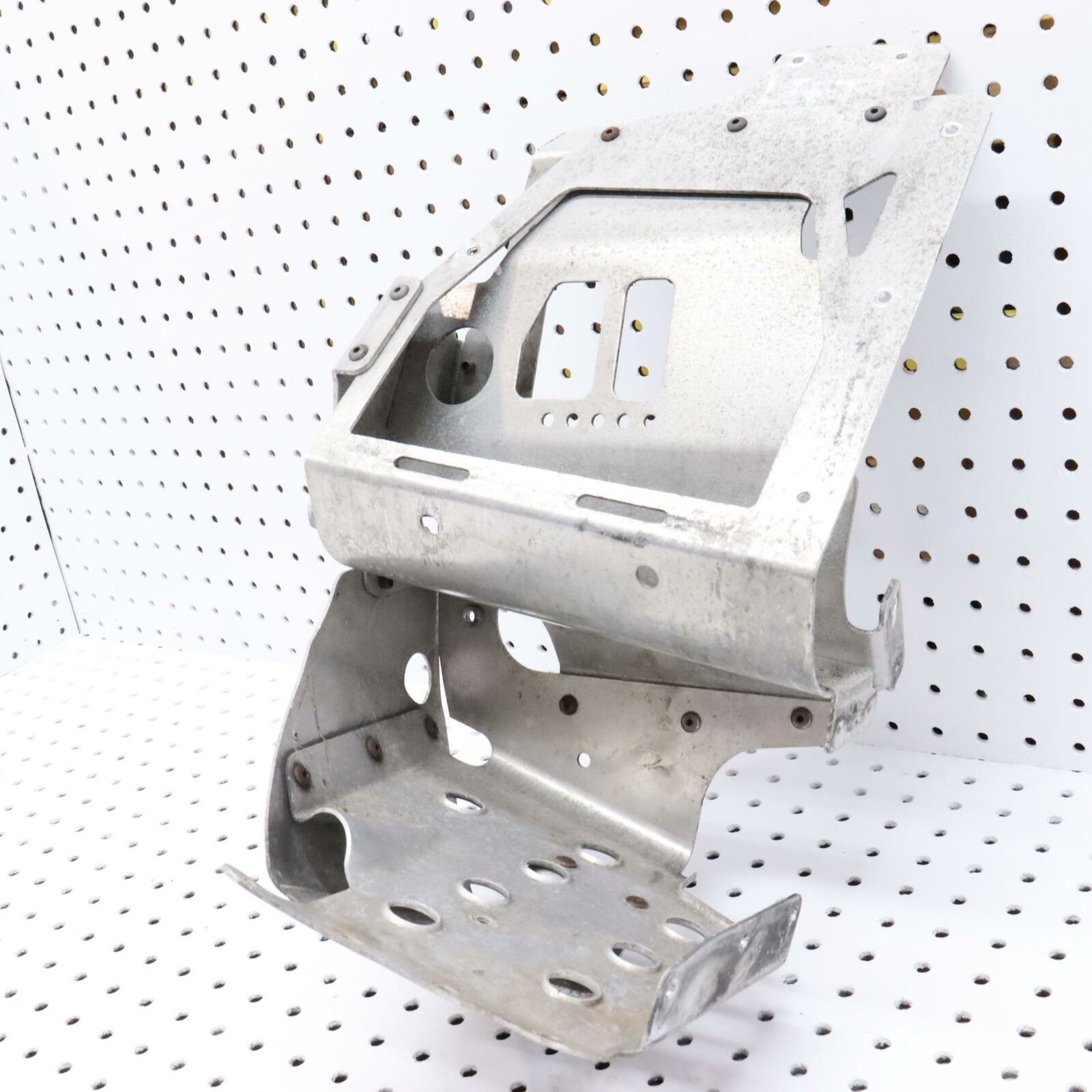 2007 POLARIS IQ 600 LEFT FRONT FOOT HOLDER REST STAY FOOTREST WELL 1015583