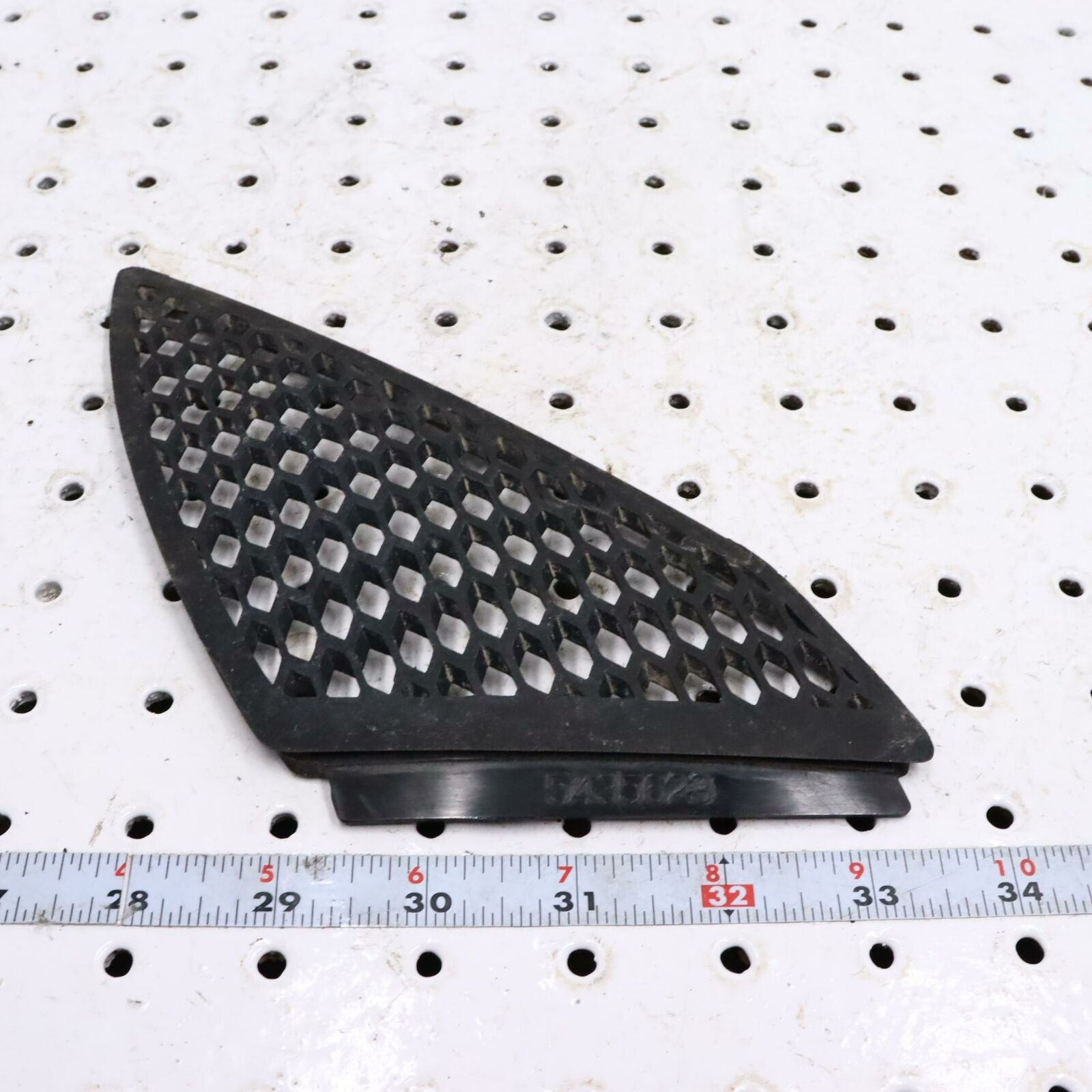 2006 POLARIS FUSION 700 RIGHT HOOD LOUVER SCREEN VENT COVER 5435623-070