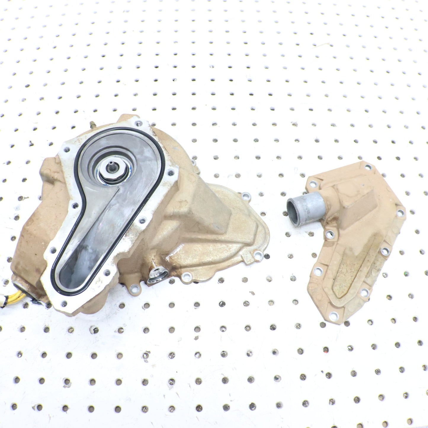 2017 Polaris Sportsman 570 Stator Cover Waterpump 2205170; 3022724; 5144584 