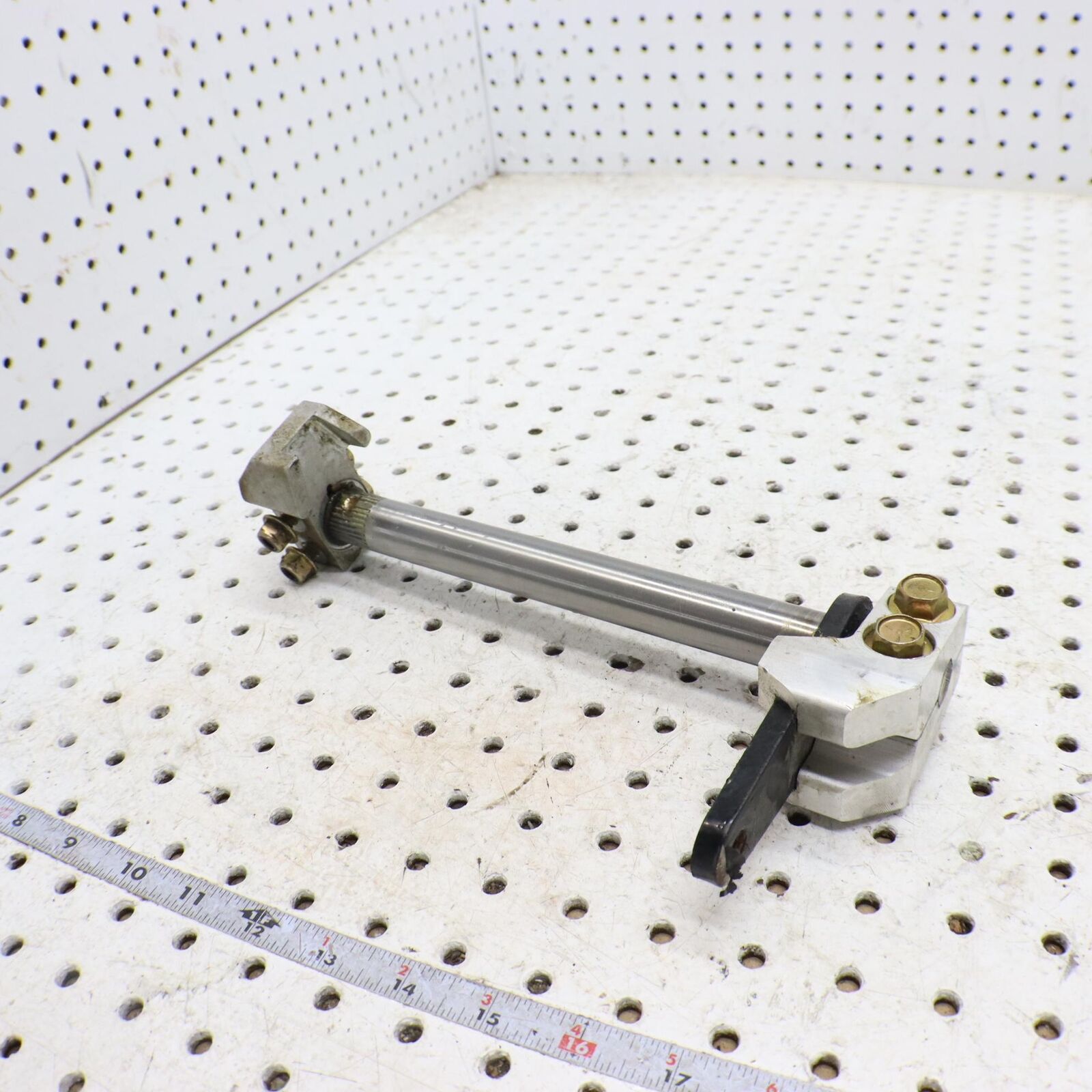2005 ARCTIC CAT SABERCAT 600  STEERING PIVOT BELLCRANK DRIVER 1705-159 1705-178
