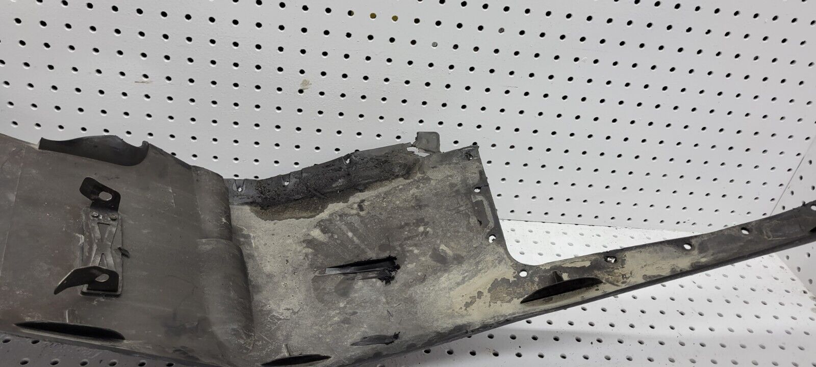 2011 ARCTIC CAT M8 LEFT SIDE LOWER BELLY PAN PANEL COVER COWL 3706-429