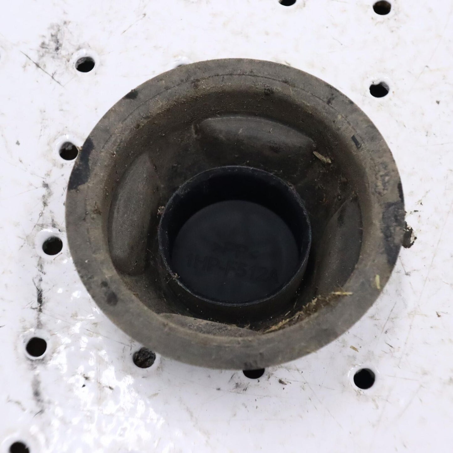 2013 YAMAHA GRIZZLY 700 WHEEL HUB DUST CAP COVER 1HP-F512A-00-00 