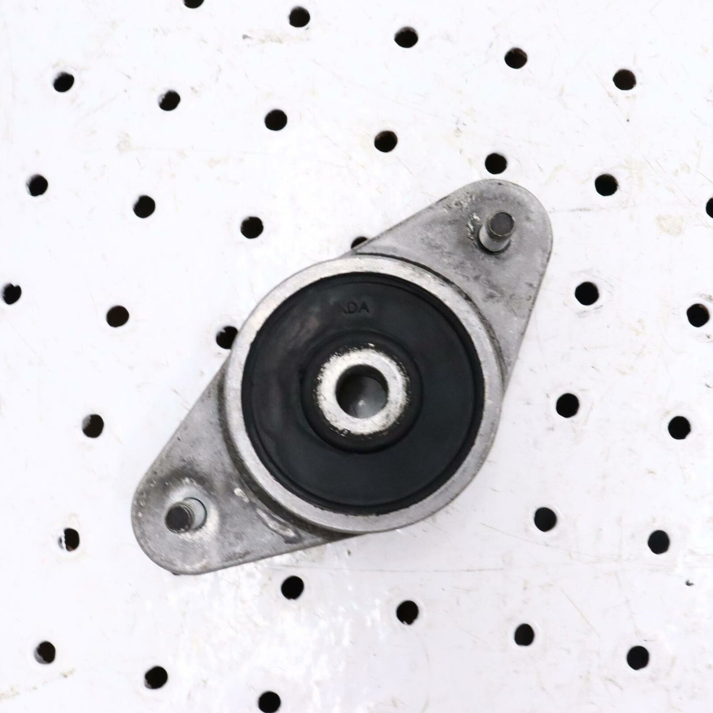2006 POLARIS CLASSIC 700 ENGINE MOTOR MOUNT BRACKET 3021752