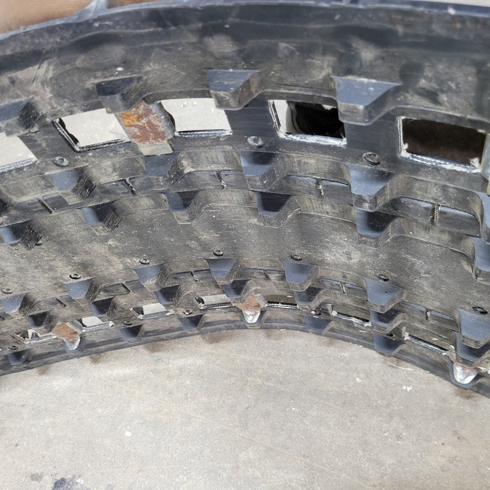 2009 Arctic Cat Crossfire R 8 128 x 14 x 1 Hacksaw Track 2602-047