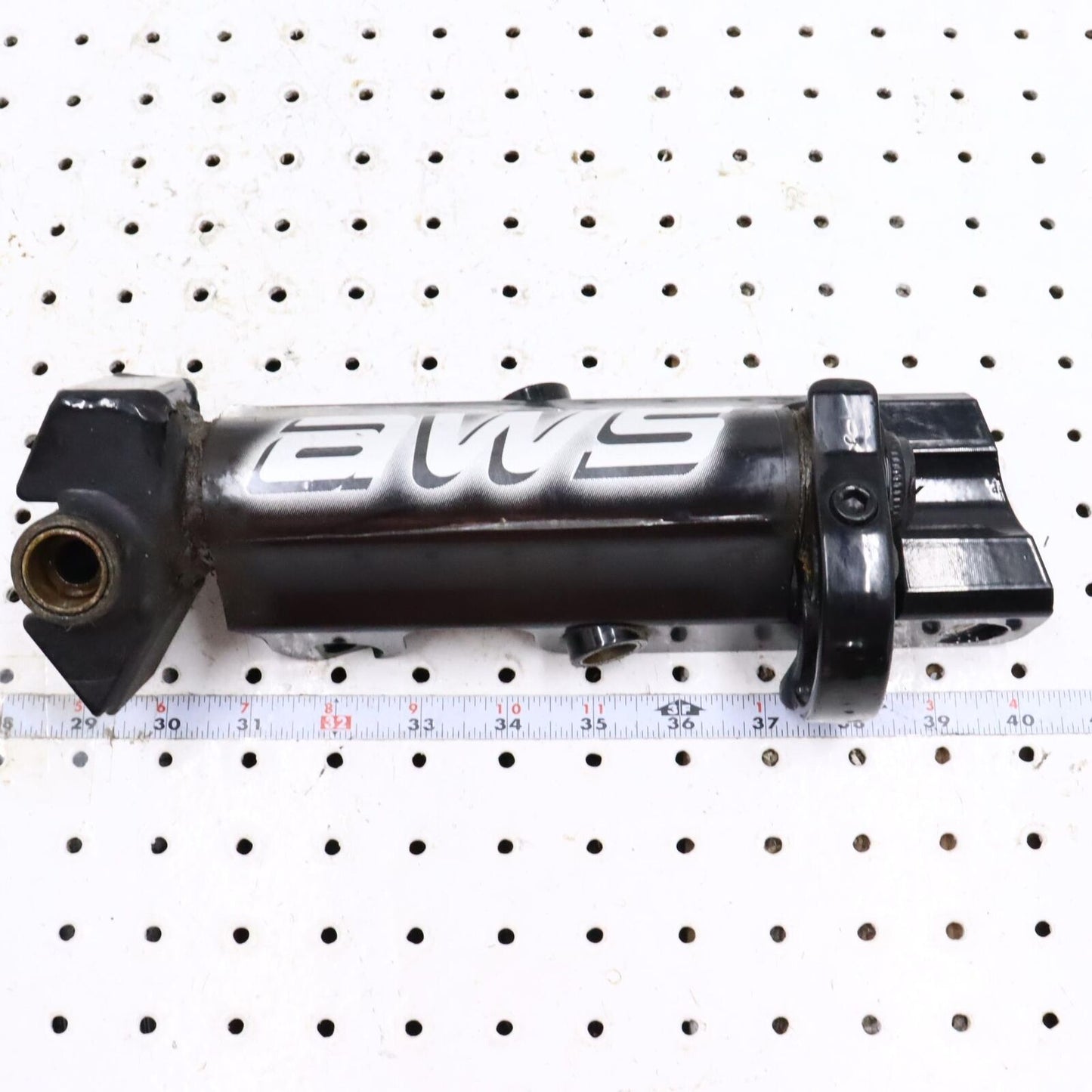 2005 ARCTIC CAT SABERCAT 600 LEFT FRONT STEERING ARM SPINDLE KNUCKLE 1703-433