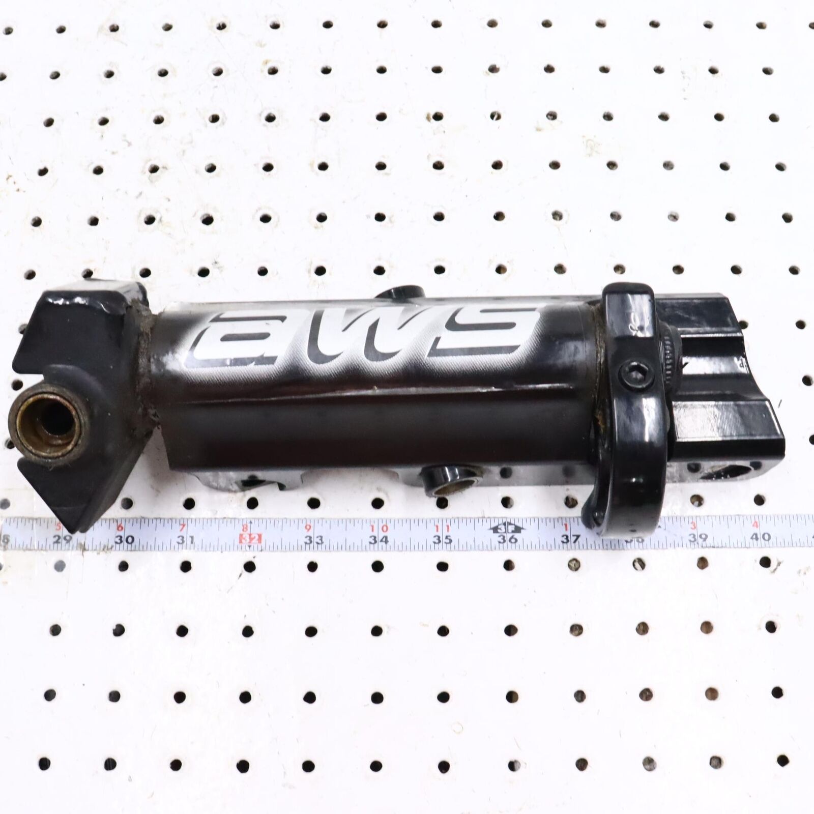 2005 ARCTIC CAT SABERCAT 600 LEFT FRONT STEERING ARM SPINDLE KNUCKLE 1703-433