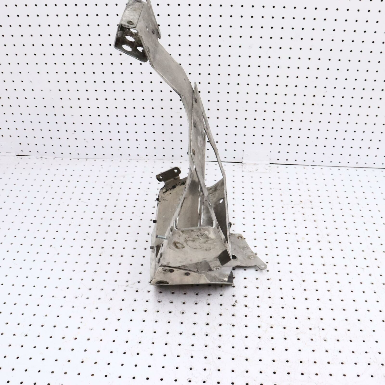 2006 POLARIS CLASSIC 700 LEFT FRONT FOOT HOLDER REST STAY FOOTREST WELL 1015301