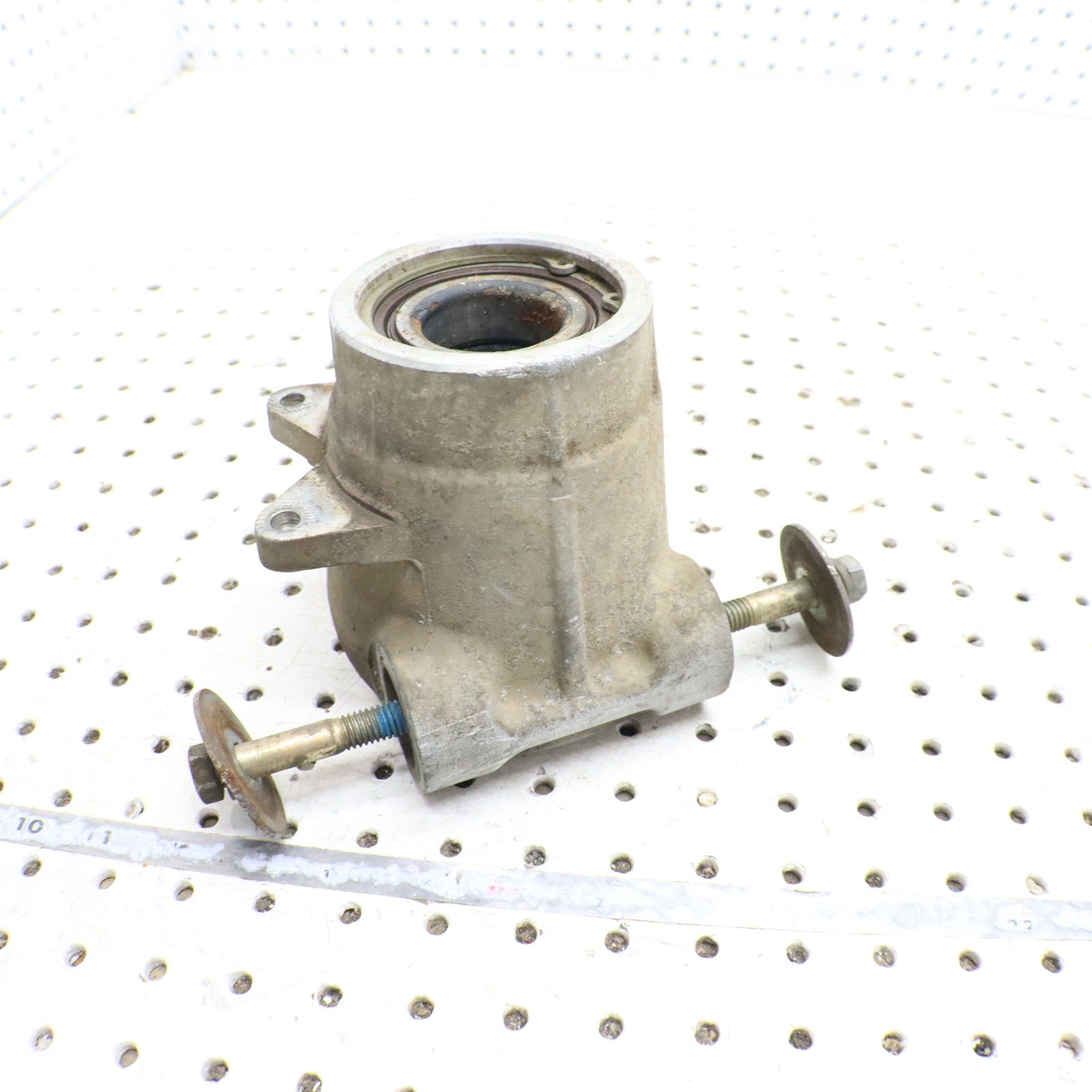 2004 Polaris Sportsman 500 Bearing Carrier Knuckle Rear RIGHT 5133664 5134206
