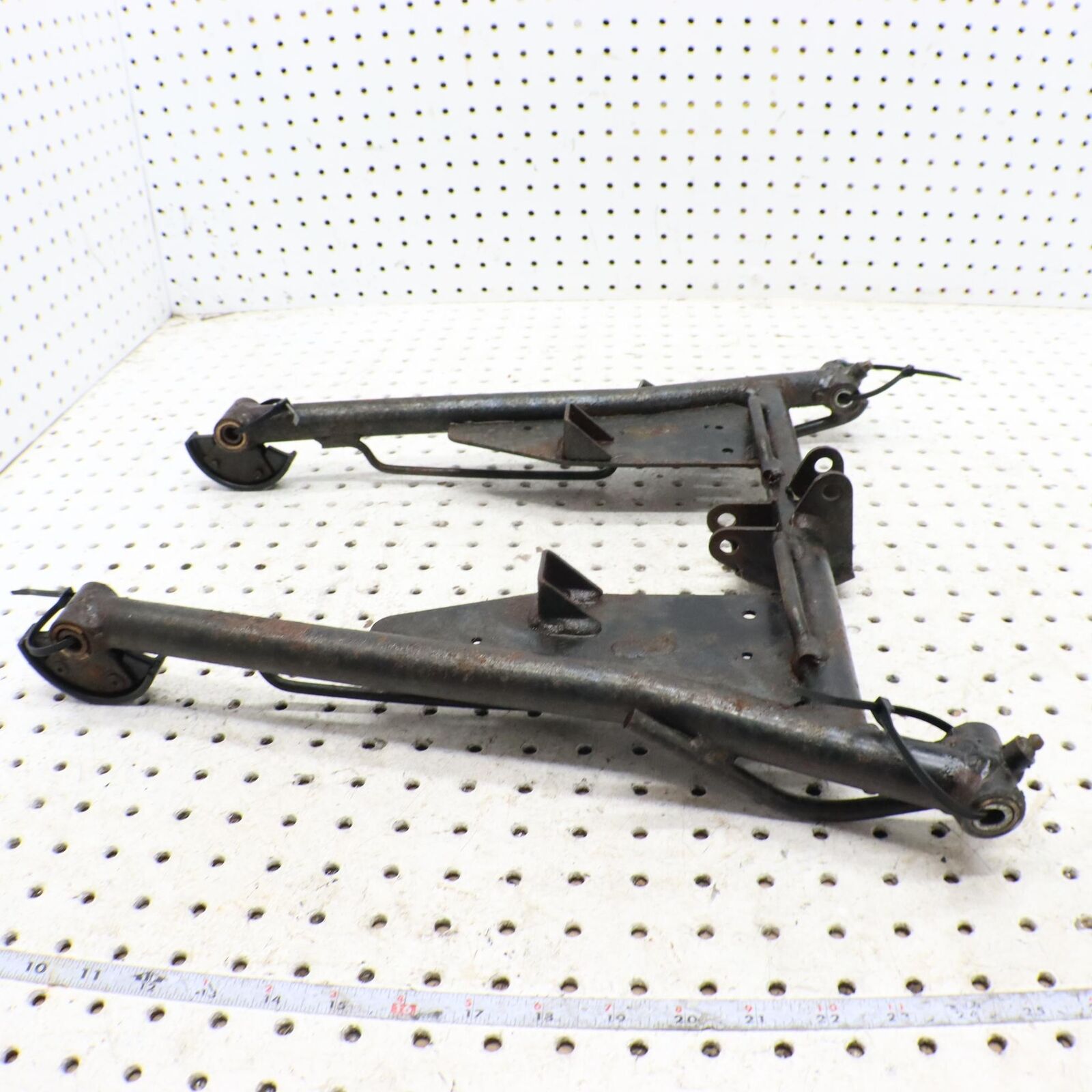 2002 ARCTIC CAT ZR 600 REAR BACK SUSPENSION FRONT TORQUE PIVOT ARM 0704-623