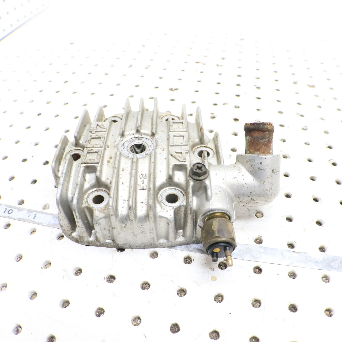1995 Polaris Xplorer 400 Cylinder Head  3084730 3086755