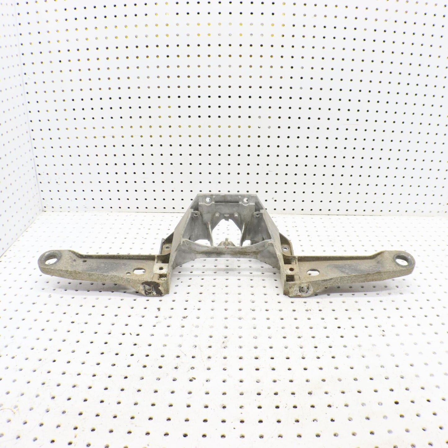2013 POLARIS SPORTSMAN 550 BULKHEAD FRAME SUPPORT RACK MOUNT  5632354
