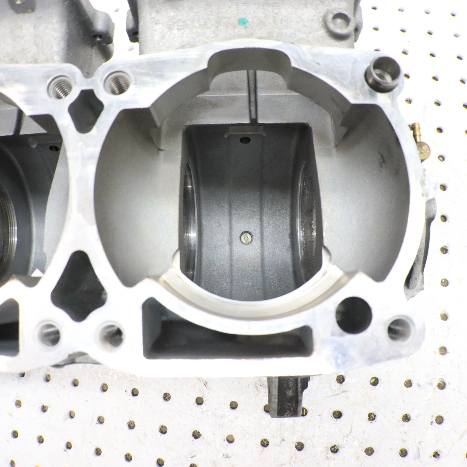 2016 Polaris Rush 800 Crankcase Engine Case Crank Case 2205651; 2207329 CORE