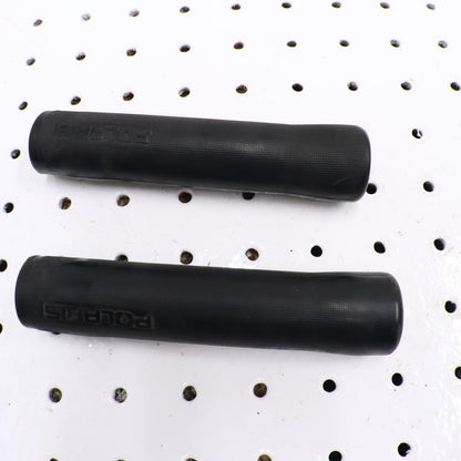 2006 POLARIS FUSION 700 HANDLEBAR GRIPS 5434715-070; 5452127-070