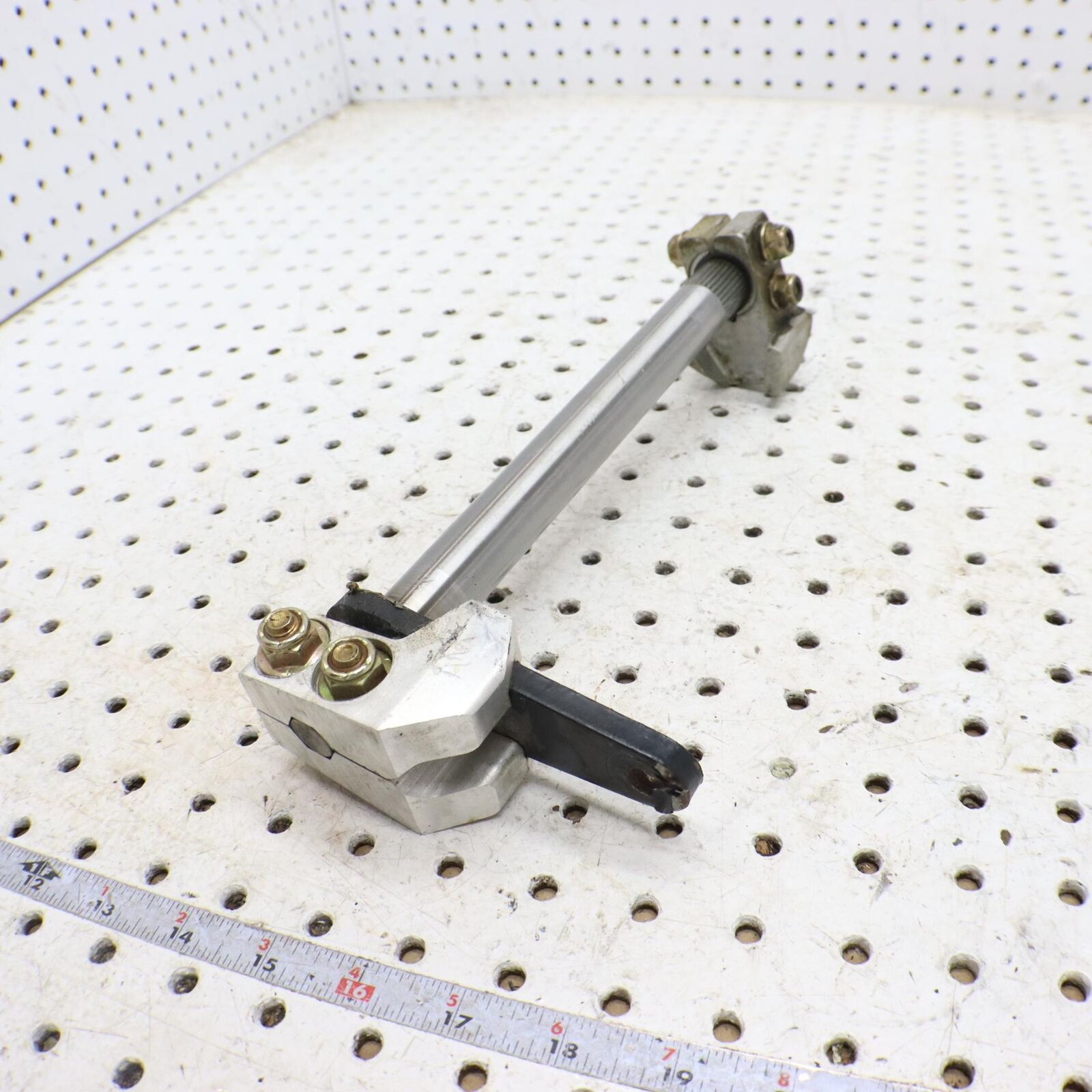 2005 ARCTIC CAT SABERCAT 600  STEERING PIVOT BELLCRANK DRIVER 1705-159 1705-178