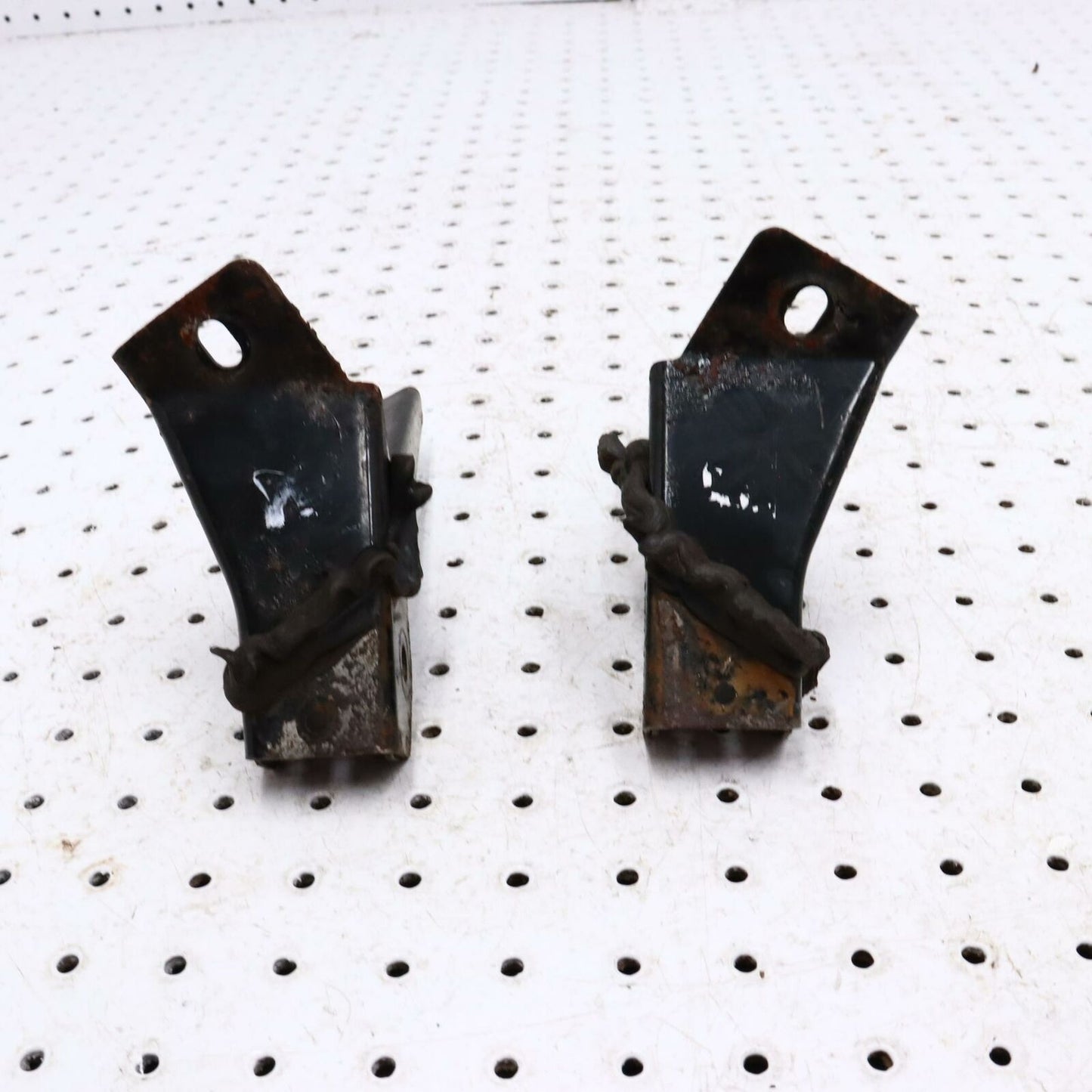 2006 POLARIS CLASSIC 700 FRONT SHOCK TOWERS MOUNTS 1014796-067 1014795-067