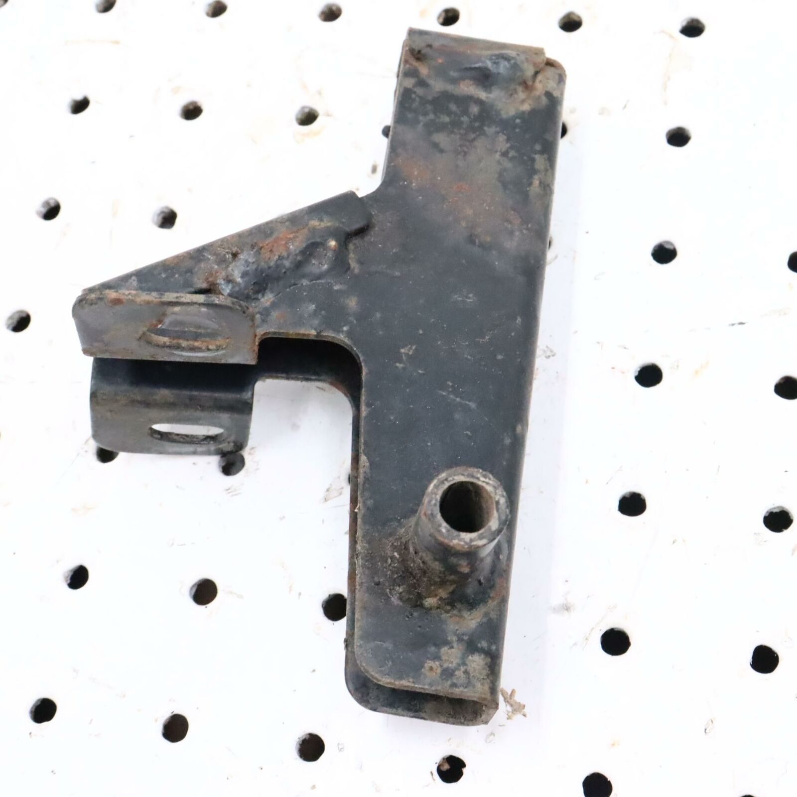 2000 POLARIS SPORTSMAN 500 FRONT LEFT RACK SUPPORT 1013210-067; 1040554-067