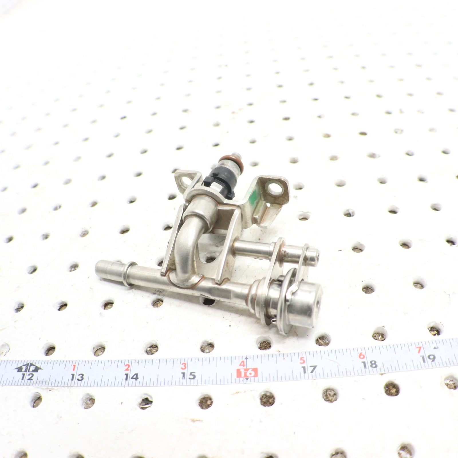 2014 Polaris Sportsman 570 Fuel Injector & FUEL RAIL 2521403 ; 2521068