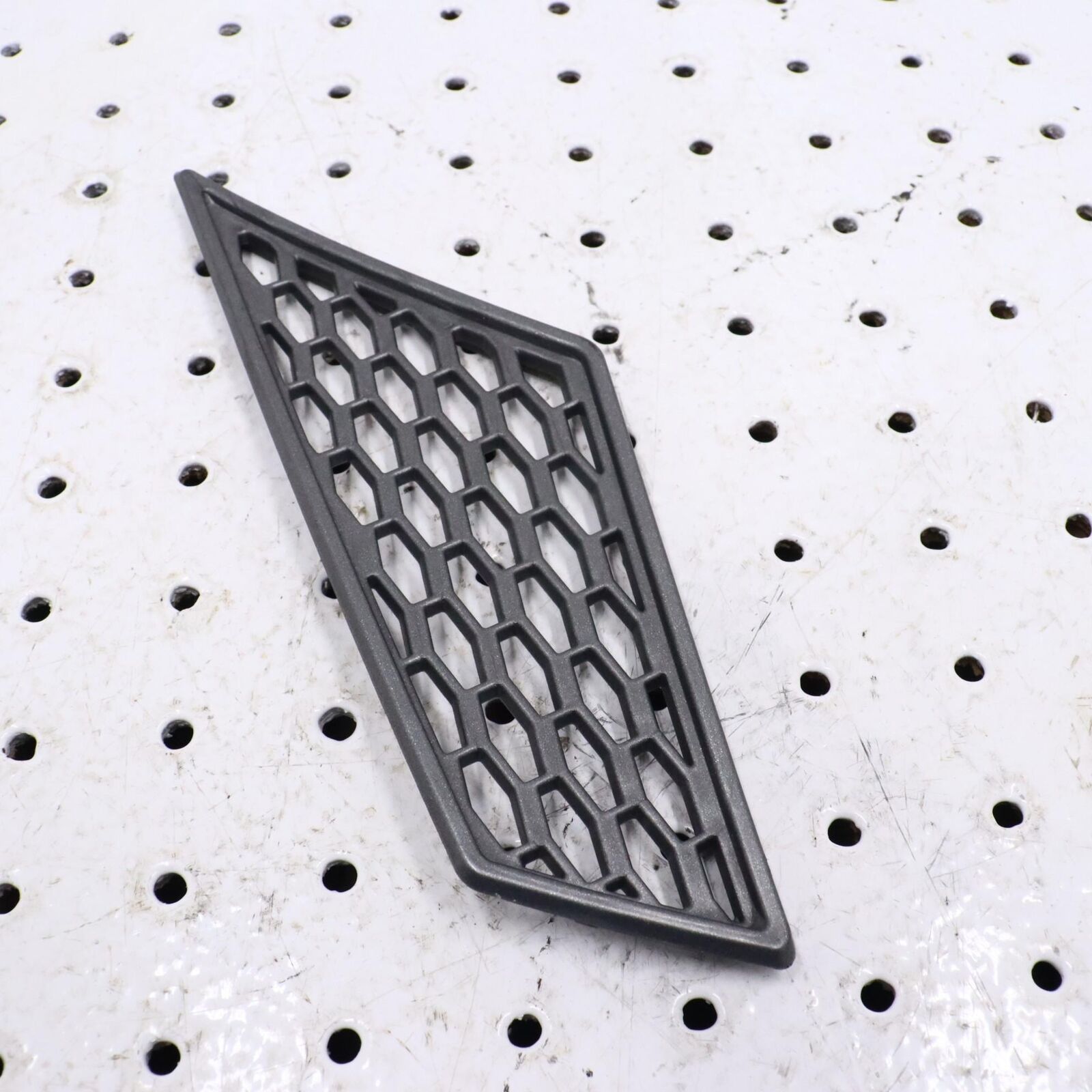 2007 ARCTIC CAT F5 RIGHT HOOD LOUVER SCREEN VENT COVER 4606-700 