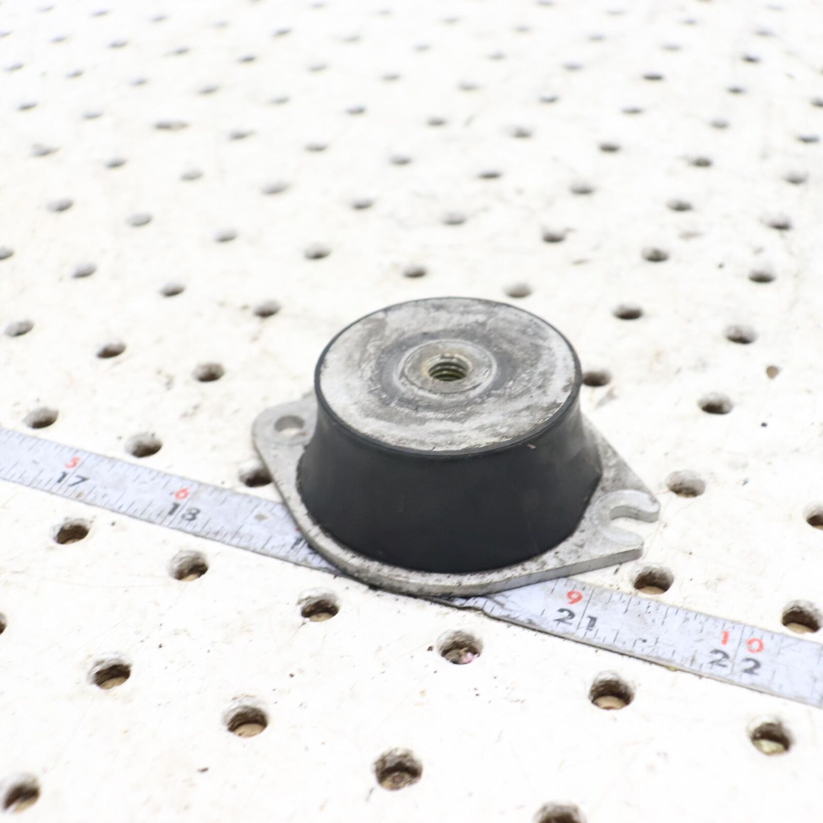 2011 SKI-DOO SUMMIT 800R ENGINE MOTOR MOUNT BRACKET Rubber 512060457 512060729